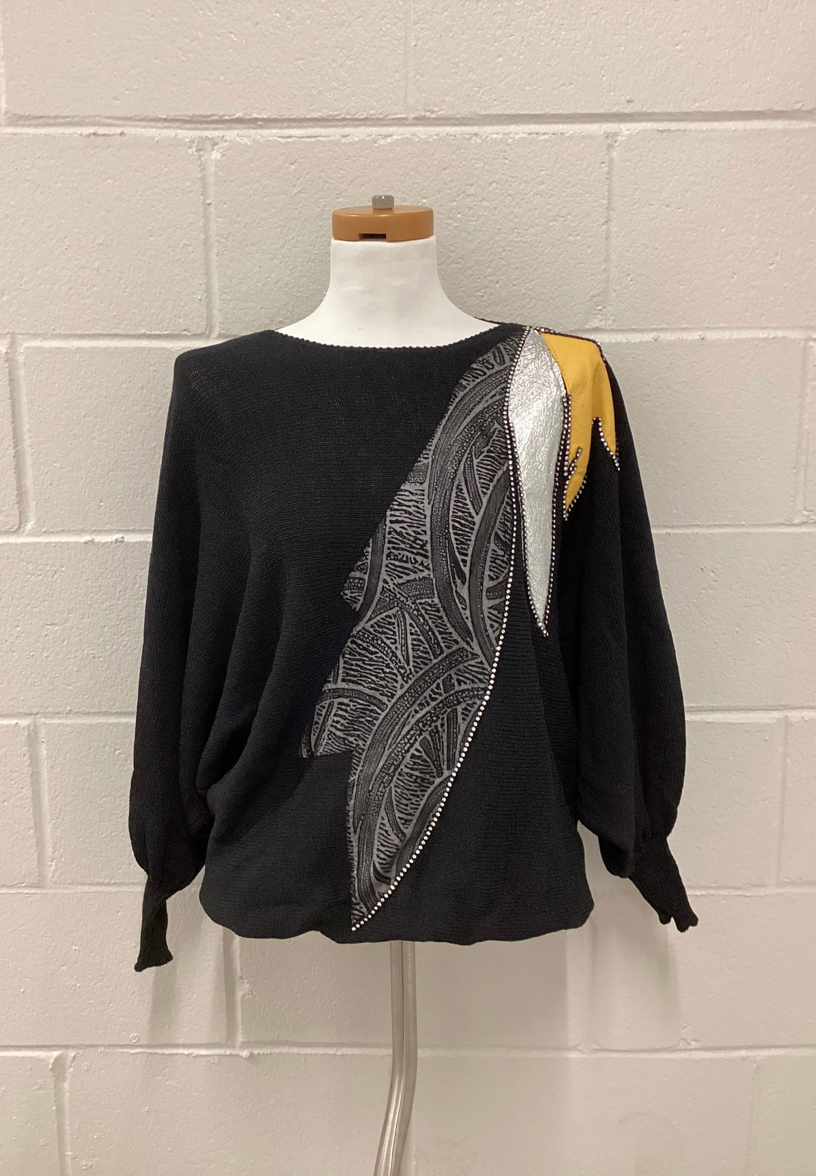 Vintage Galleria Batwing Balloon Sleeve Sweater: No Size Tag Approximate L/XL