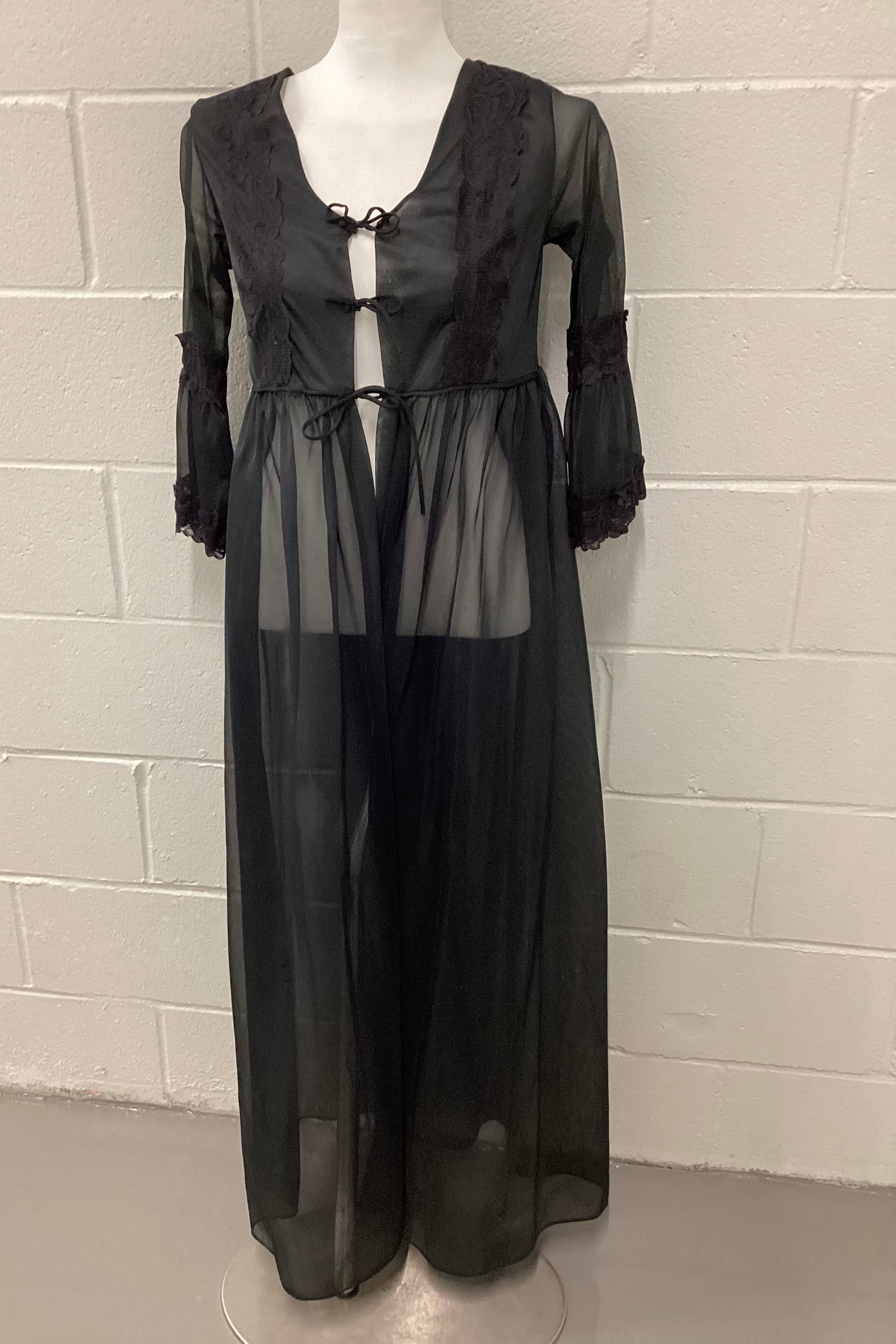 Vintage Sheer Black & Lace Tie Front Robe: Size L Union Tag