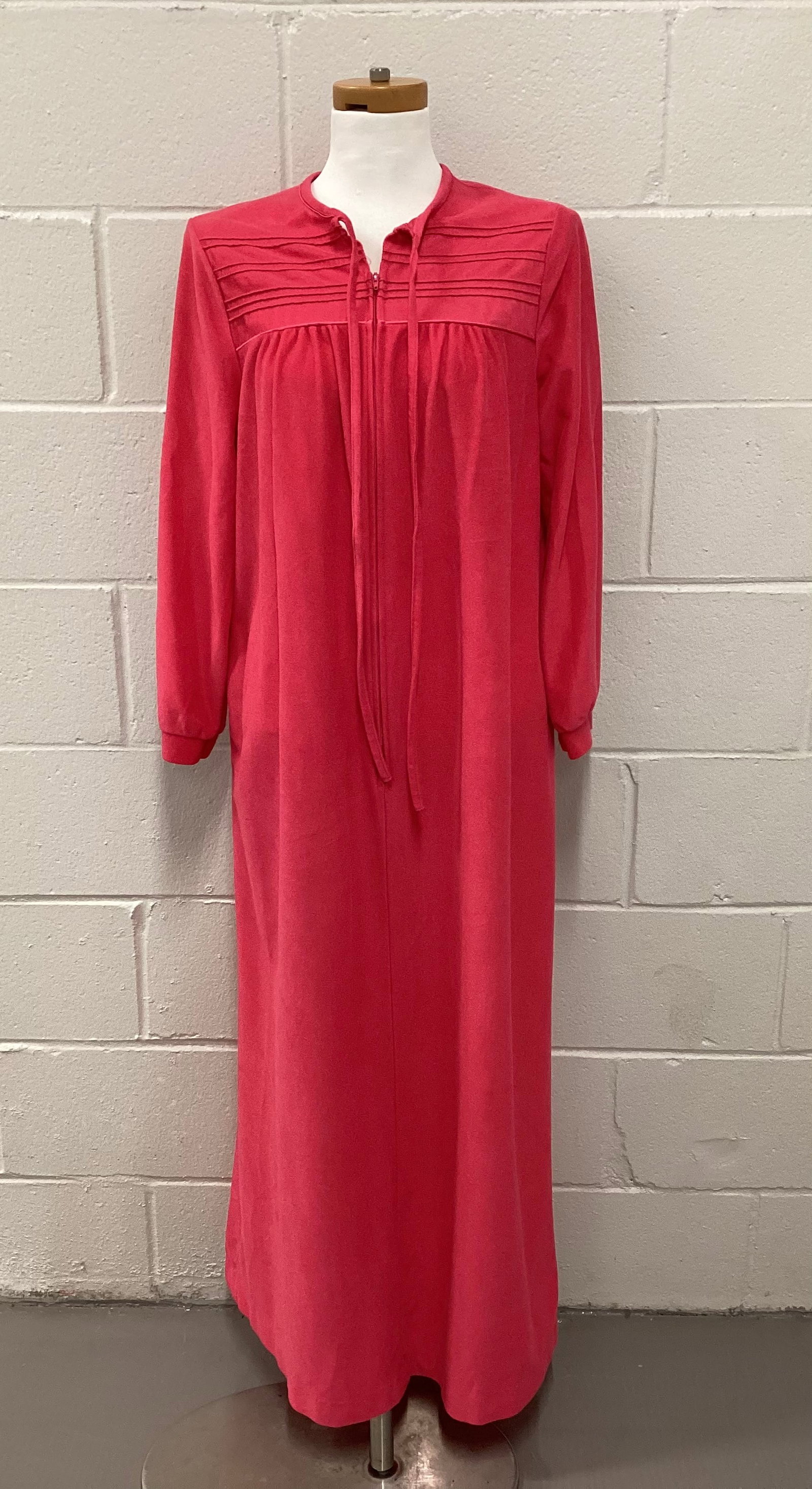 Beautiful Pink Vintage Komar Front Zip Robe: No Size Tag AP-AP 20 inches