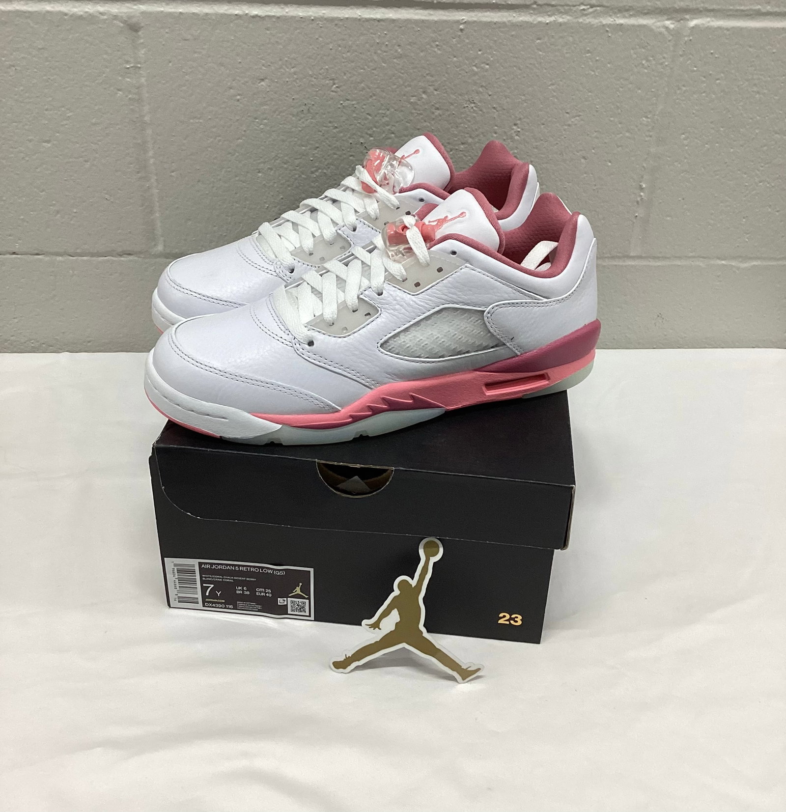 New Never Worn Nike Air Jordan 5 Retro Low Desert Berry: Size 7 Youth Womens 8.5