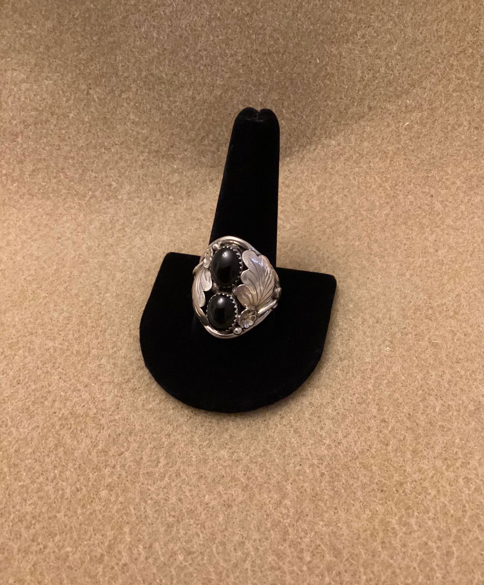 Marked Sterling Silver Ring Black Cabochon & Carved Flowers (1 of 6)