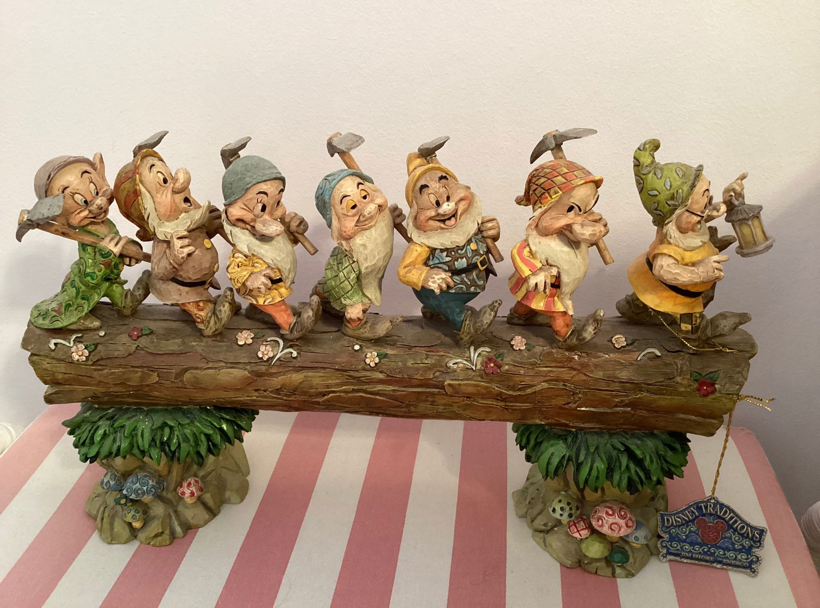 Jim Shore Disney Traditions Snow White Seven Dwarves Homeward Bound: 13 inches. With Box