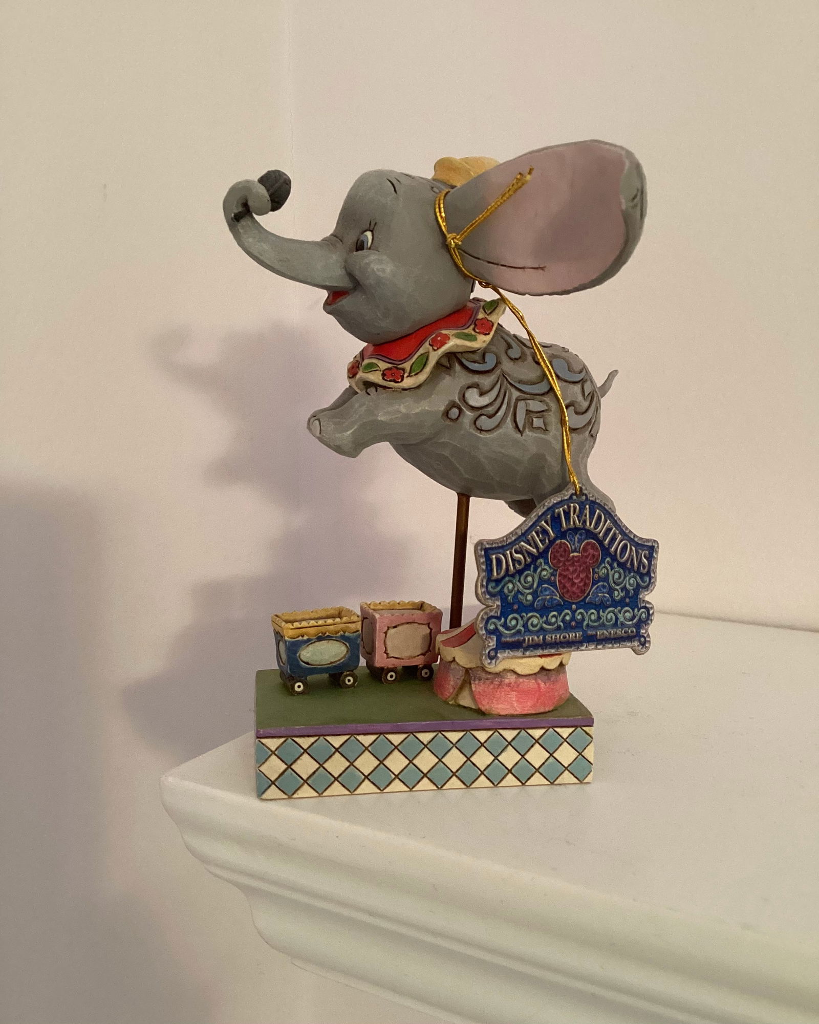 Jim Shore Disney Traditions Showcase Collection Dumbo Faith in Flight (1 of 6)