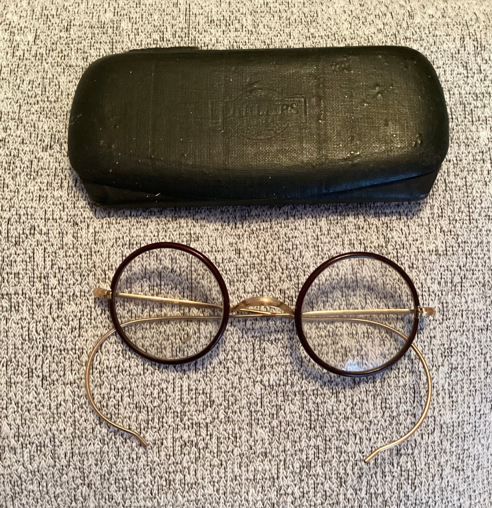 Antique Gold Arm Glasses: With Case