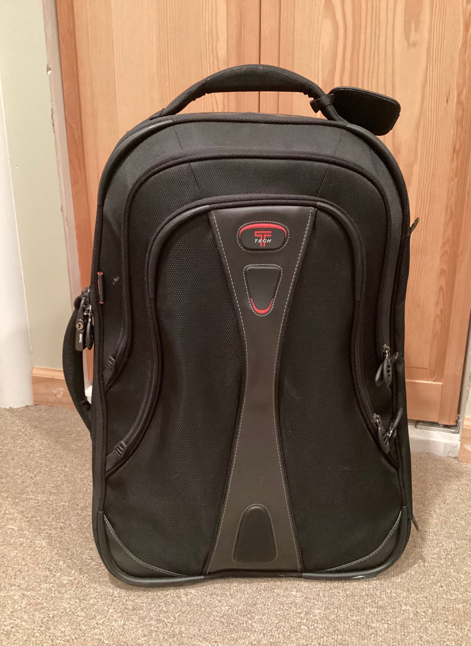 Tumi Tech Suitcase: 24.5x17x11