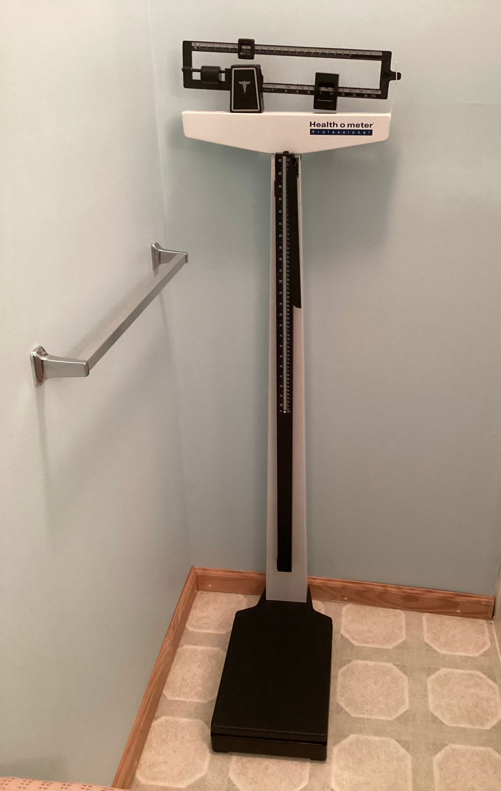 Health O Meter Professional Physician Beam Scale With Height (1 of 4)