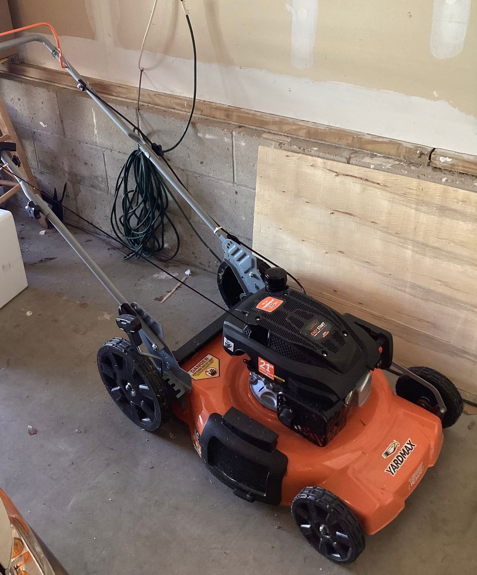 Yard Max Lawn Mower (1 of 3)