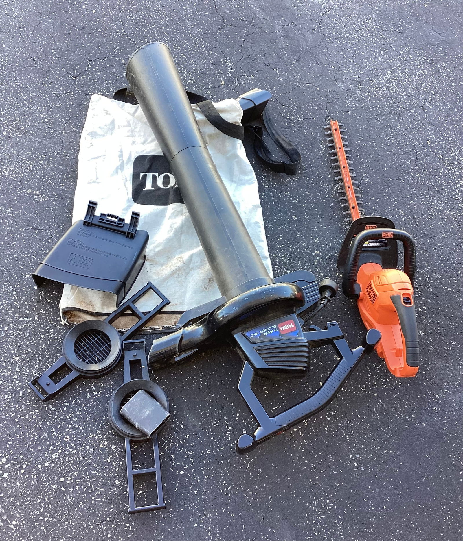 Toro Leaf Vac & Black & Decker Hedge Trimmer (1 of 4)