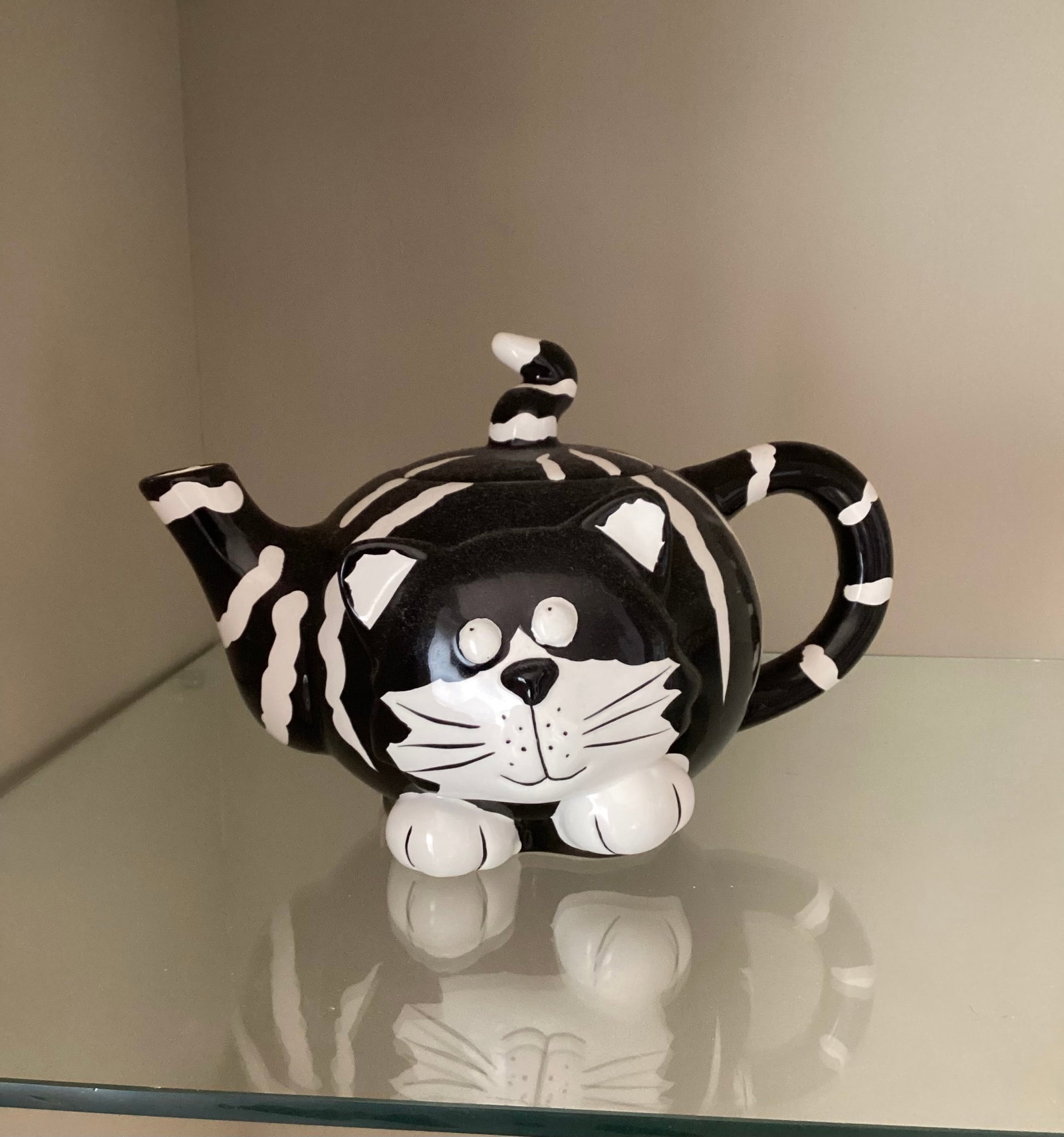 Black & White Cat Tea Pot: 8.5 inches
