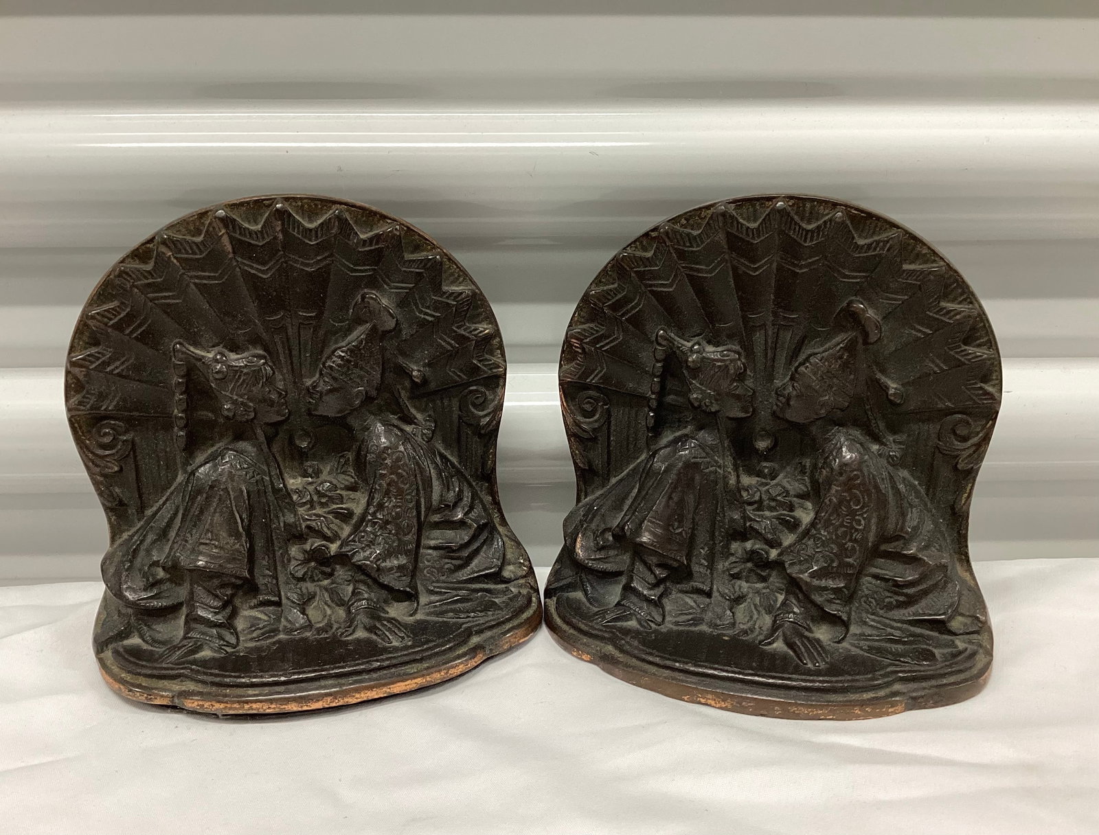 Pair of Bronze Metal Siam Kissing Couple Bookends: 4.75 inches