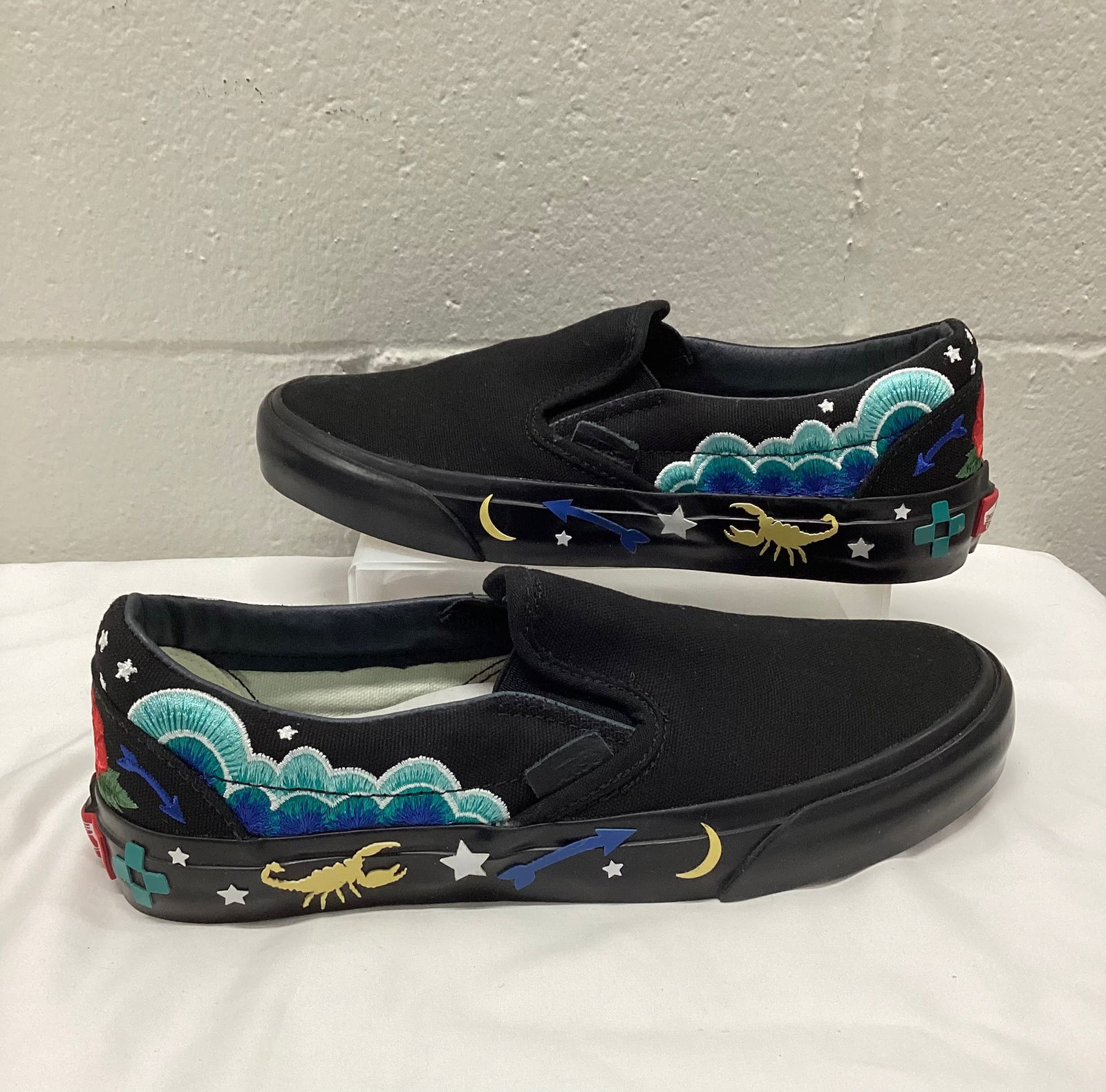 Vans Embroidered Scorpion SK8-Hi Canvas Sneakers: Size 7.5 Women’s