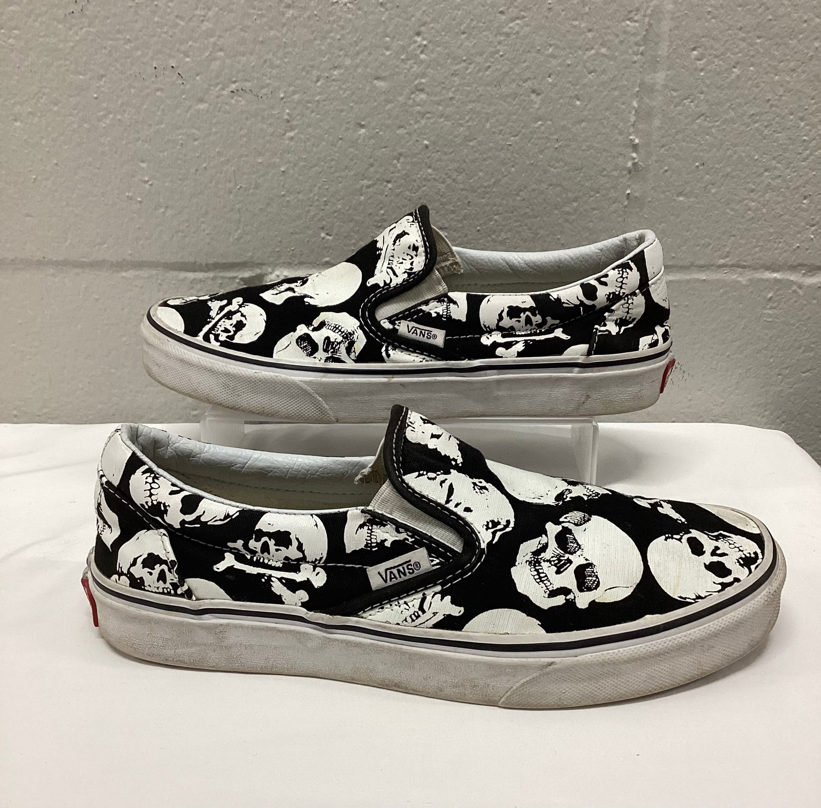 Vans Classic Skulls Canvas Slip On Sneakers: Size 7.5 Women’s/ 6 Mens