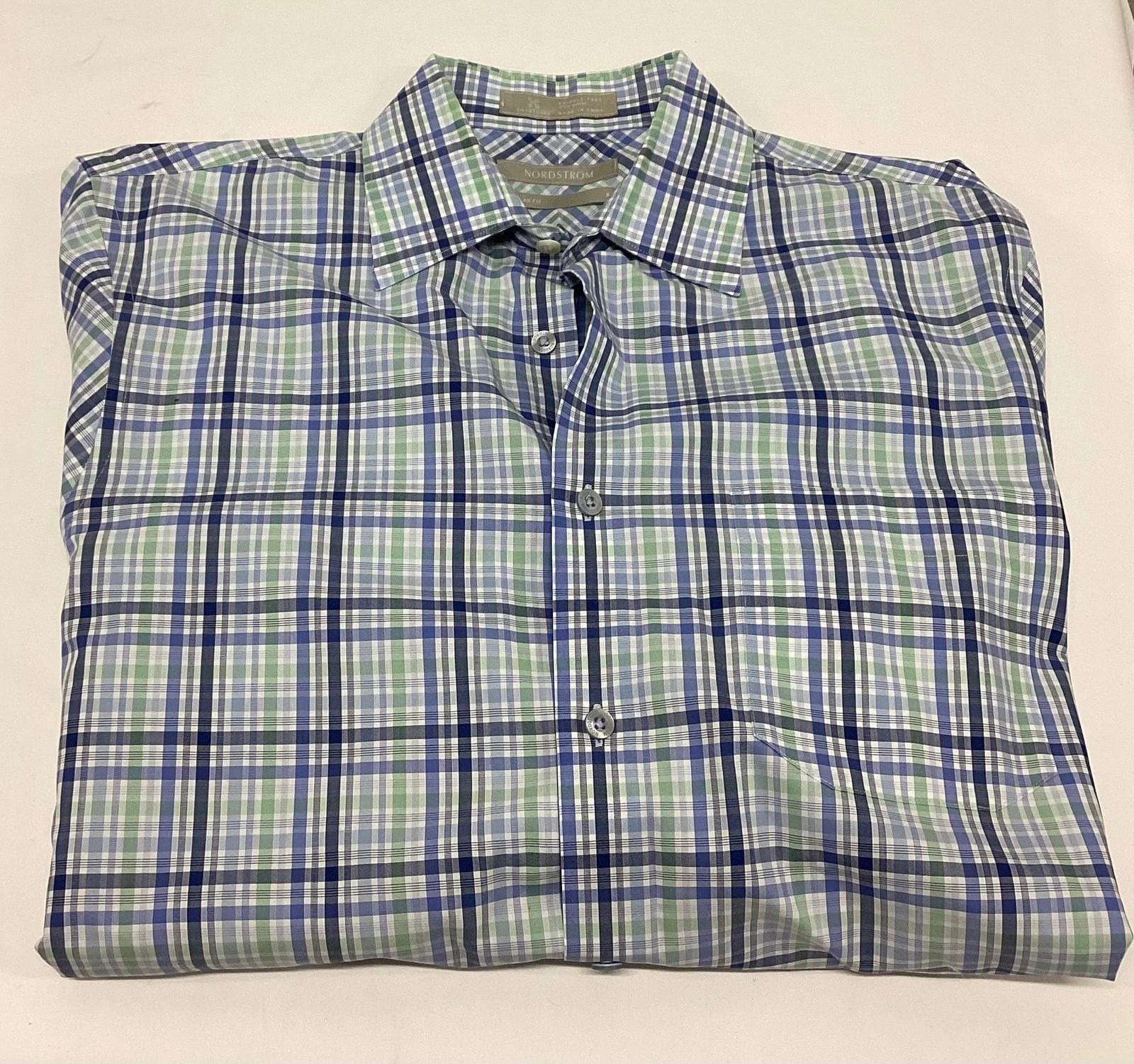 Nordstrom Mens Wrinkle Free Lightweight Cotton Spring Button Up: Size M
