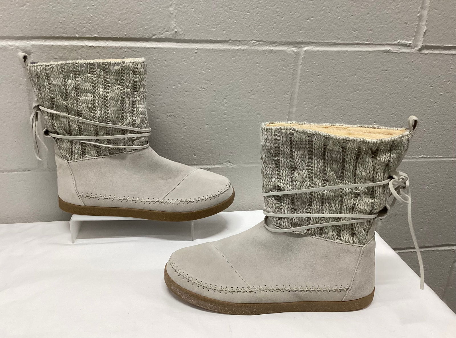 New in Box Toms Nepal Knit Suede Boots: Size 9