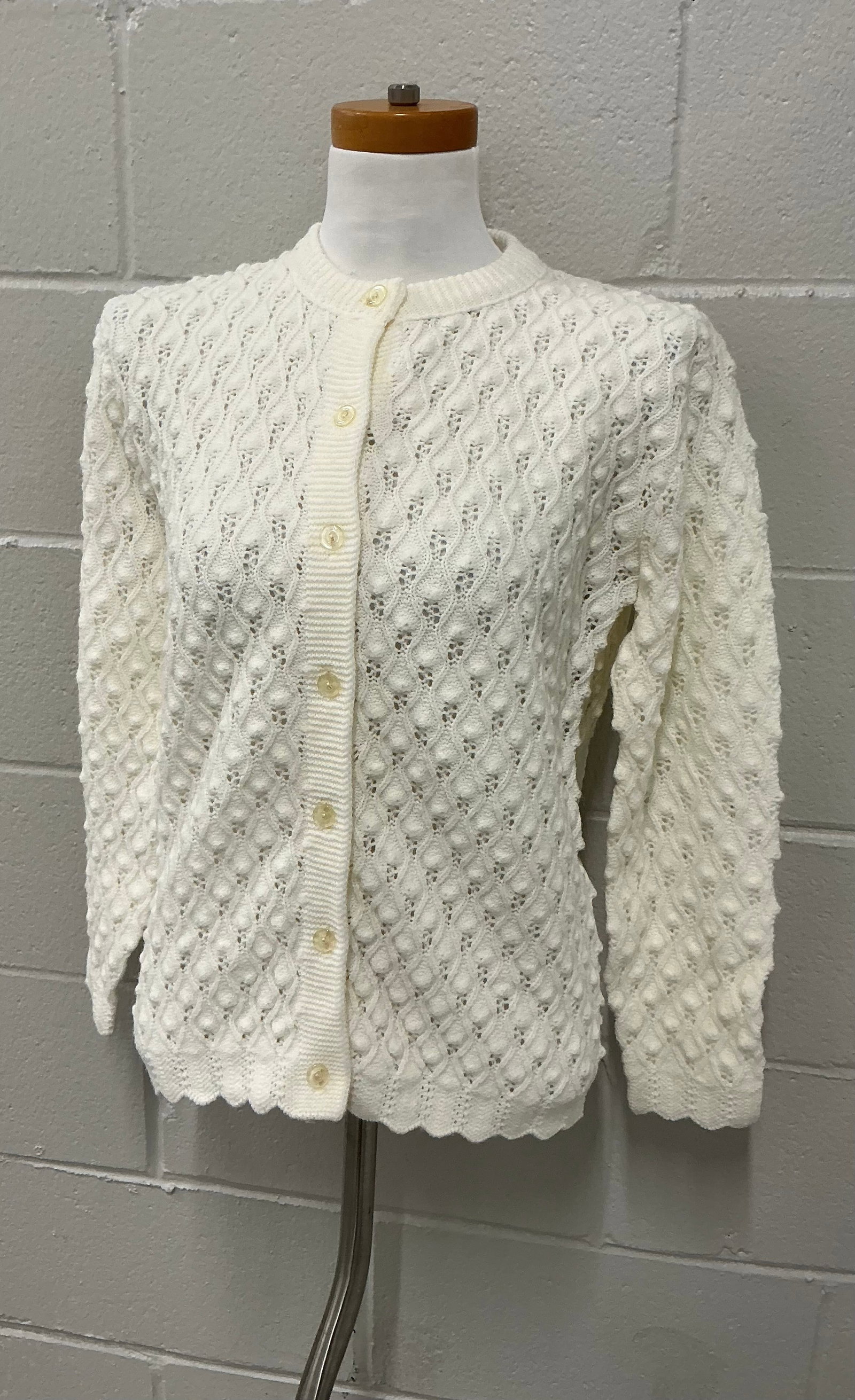 Vintage Wintuk Rockabilly Cardigan Sweater: No Size Tag AP-AP 21.5 inches