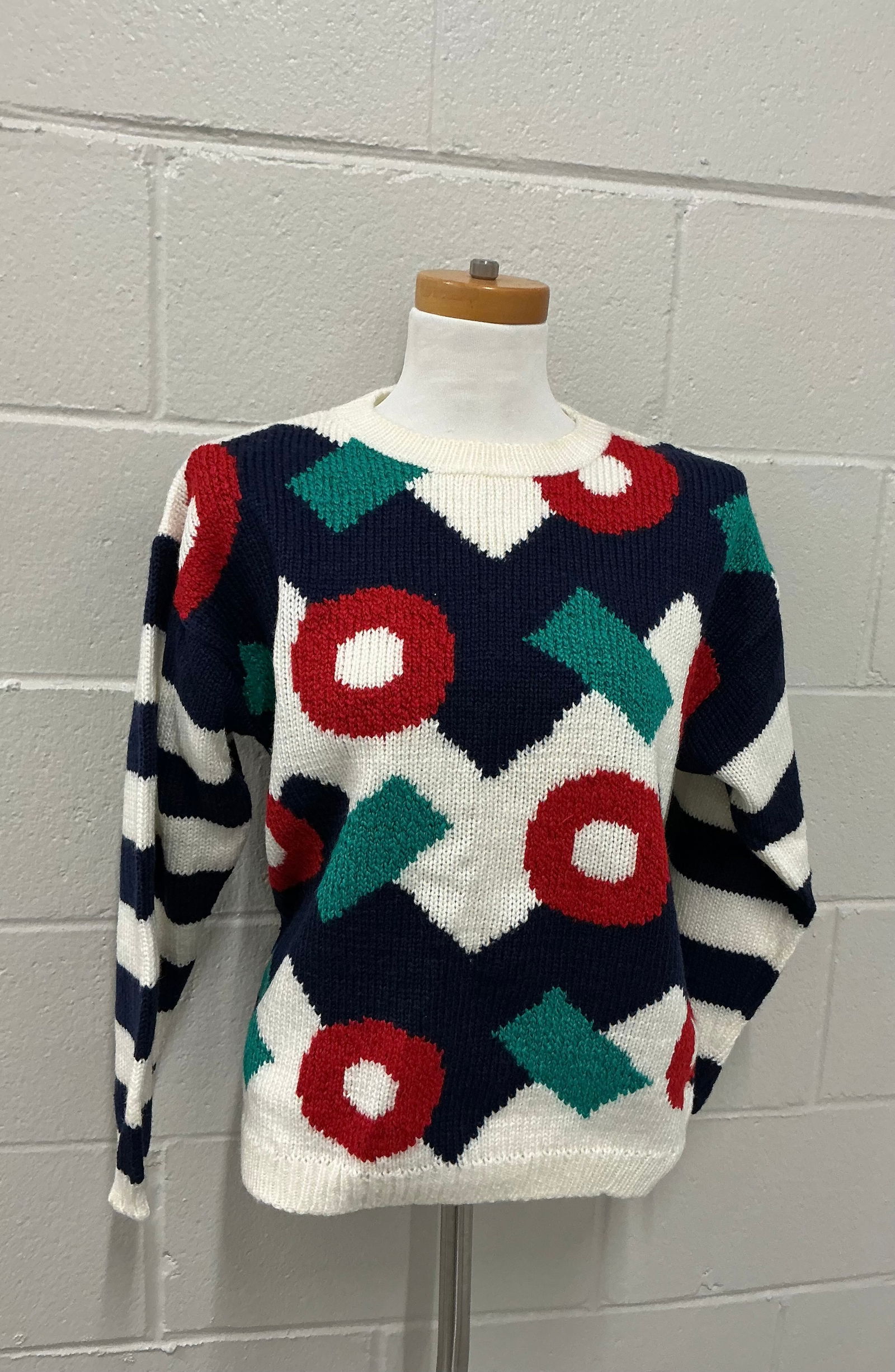 Vintage 16th Street Sweater: Size L