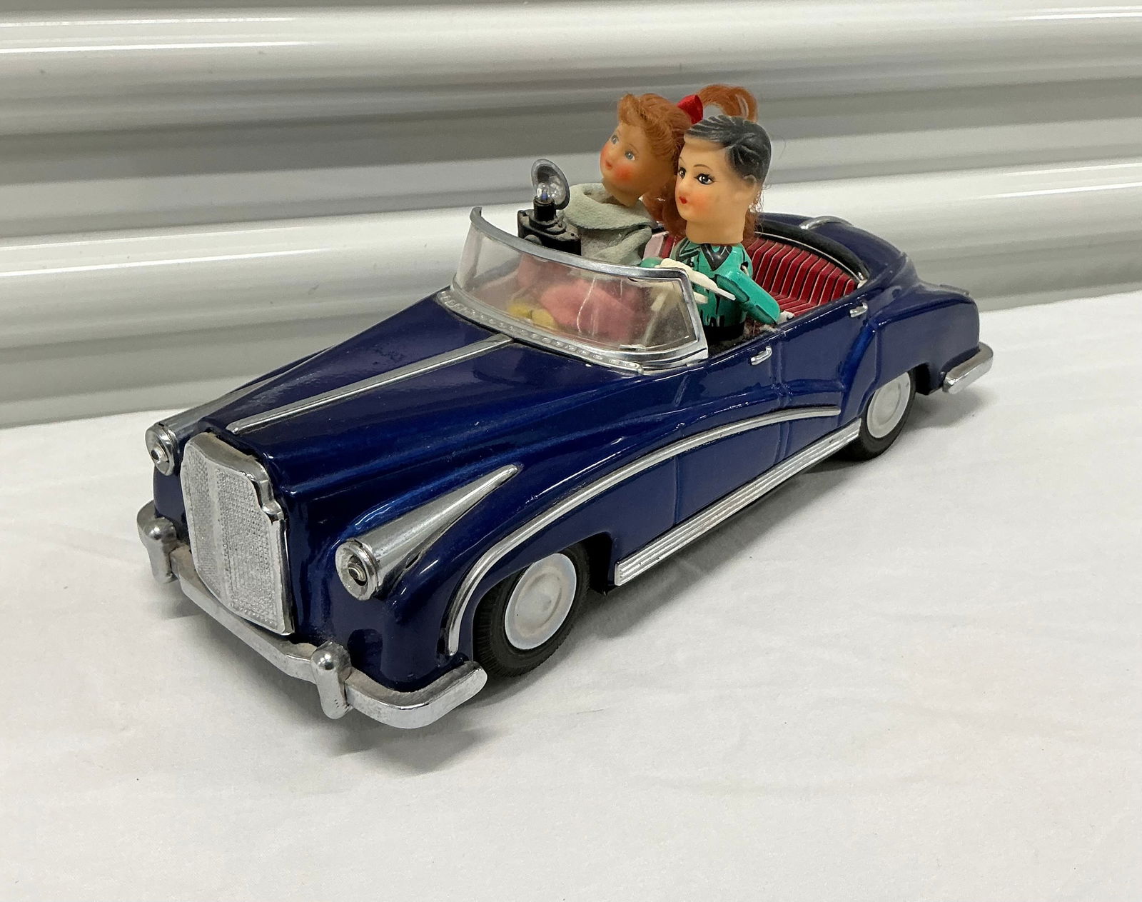 Tin Litho Rolls Royce Photoing On Car Battery Operated Toy Car (1 of 6)