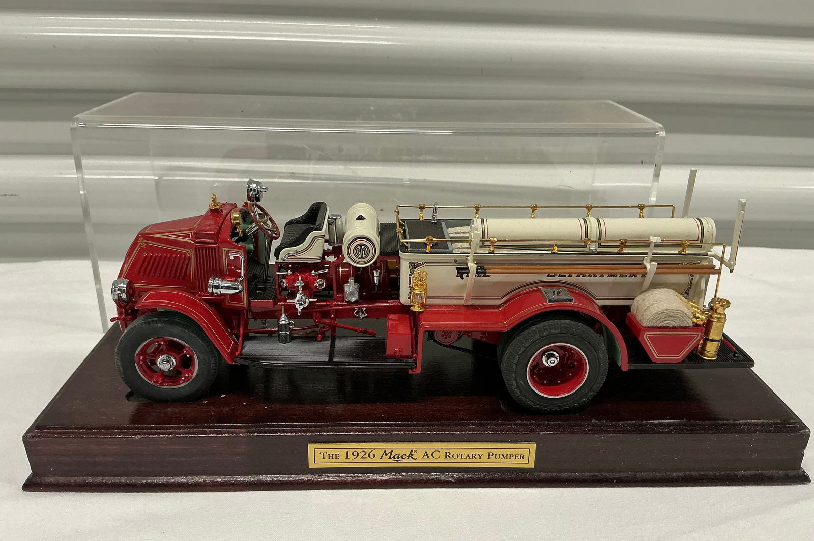 1926 Mack AC Rotary Pumper Firetruck Replica Danbury Mint: Case 10.75x5x4