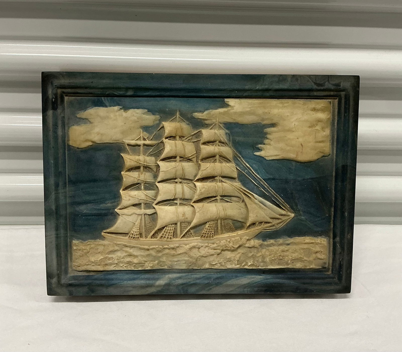 American Walnut & Incolay Nautical Dresser Box (1 of 8)