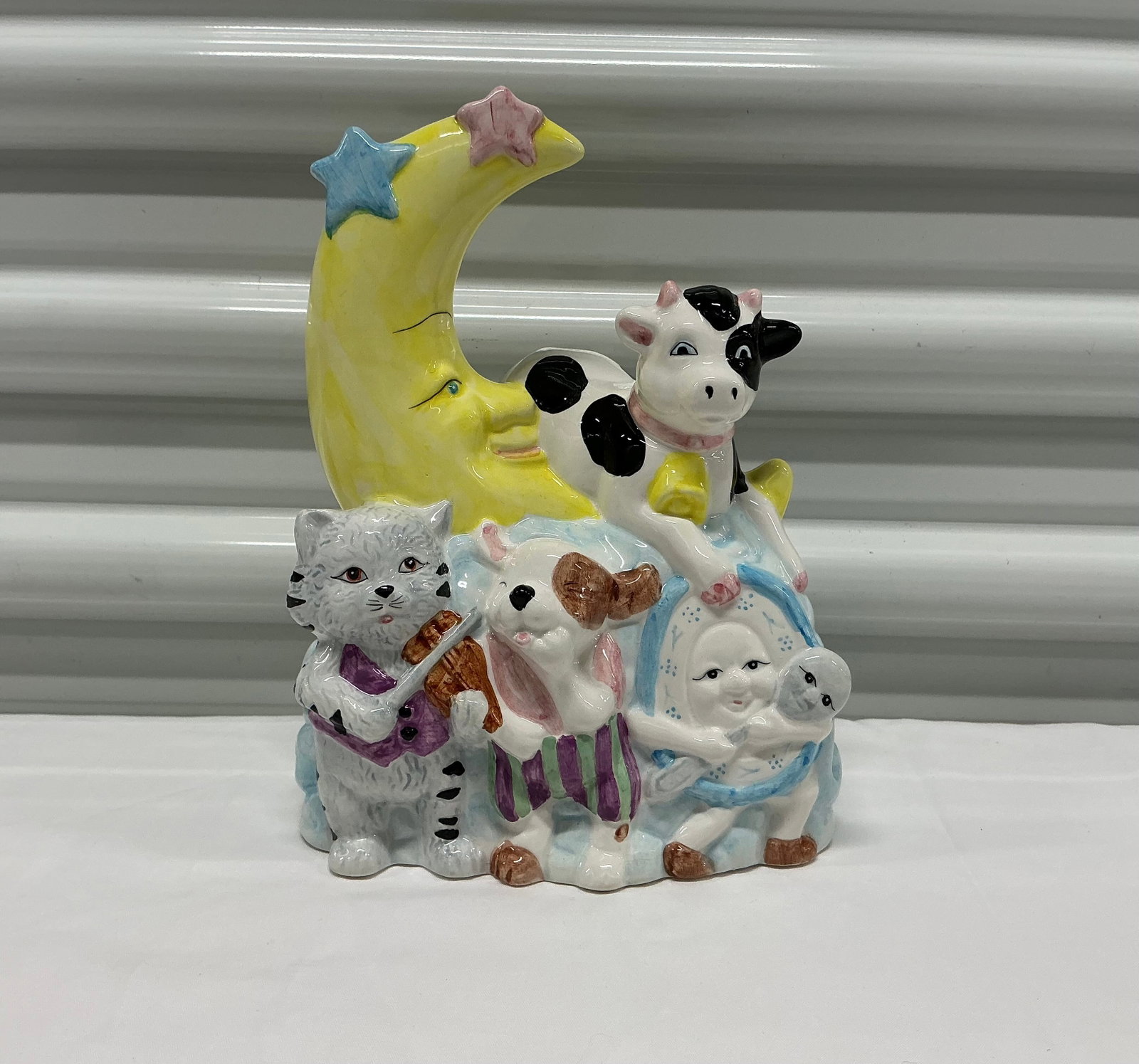 The Cow Jumped Over The Moon Bank: 8x5.75