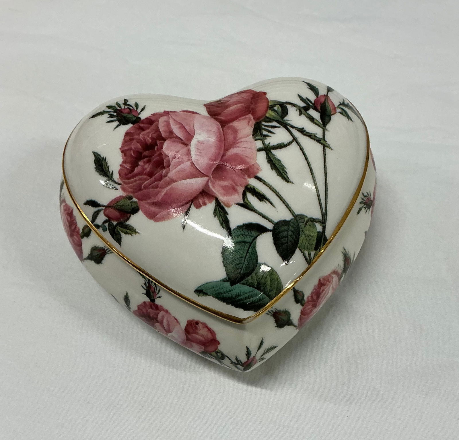 The Smithsonian Collection Goebel Musical Heart Jewelry Trinket Box: 5.5x3. Works