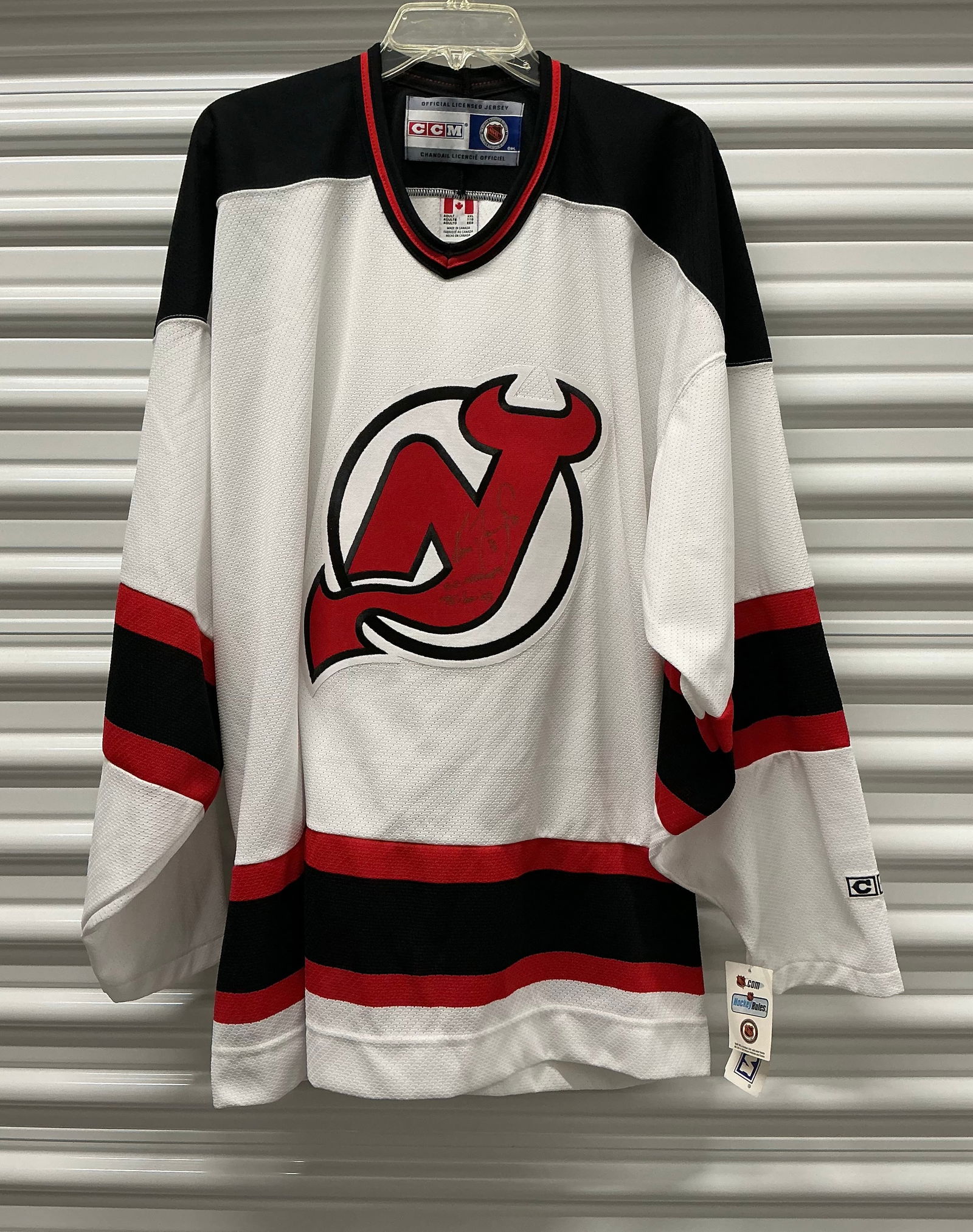 SIGNED New Jersey Devils Ken Daneyko CCM Hockey Jersey With Tags (1 of 6)