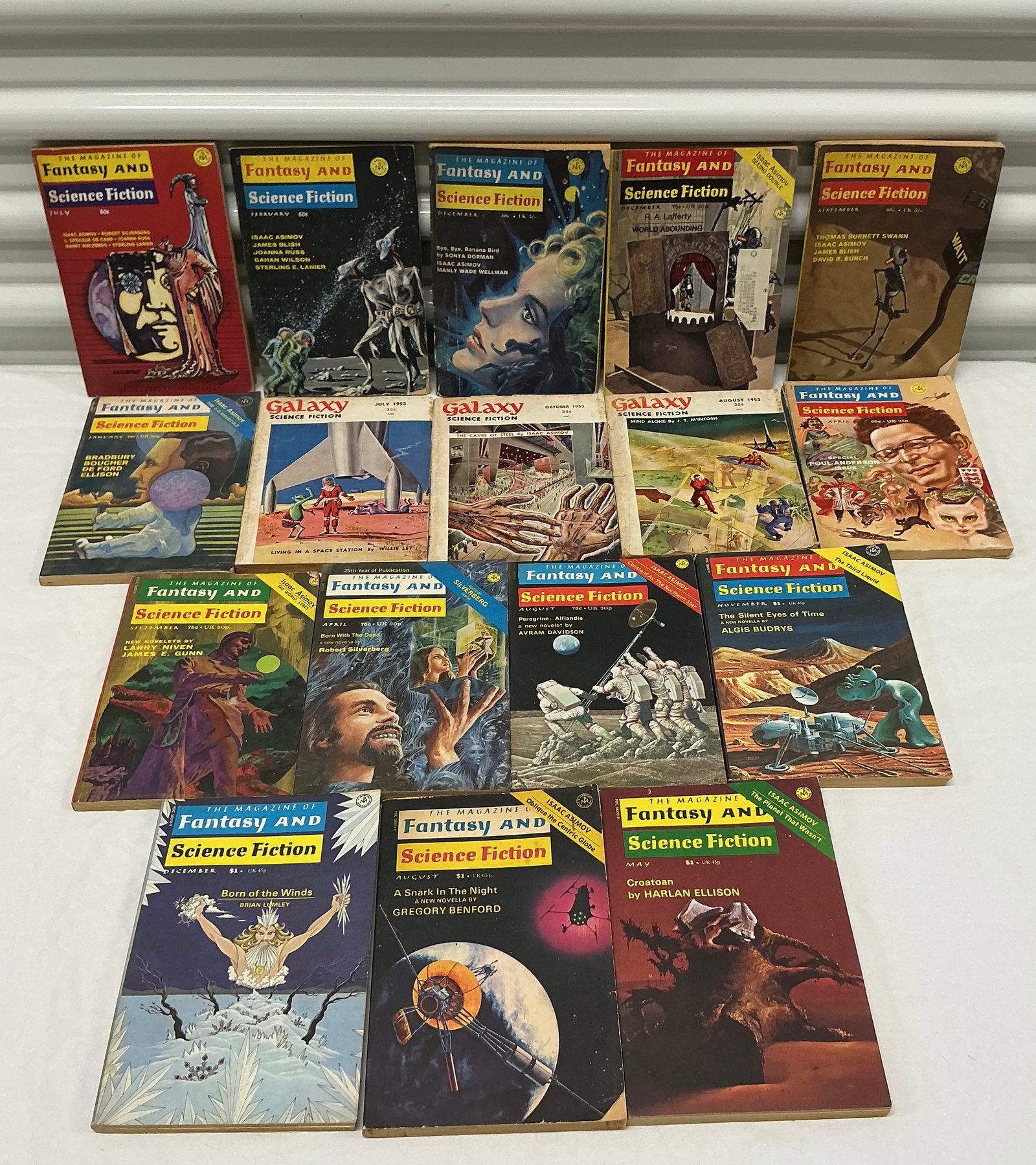 1950s -1970s Fantasy Science Fiction Magazines: Isaac Asimov, Bradbury…