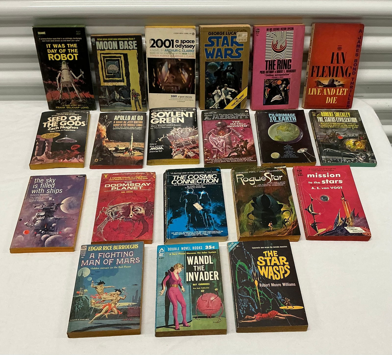 Vintage Sci Fi Fantasy Books (1 of 5)