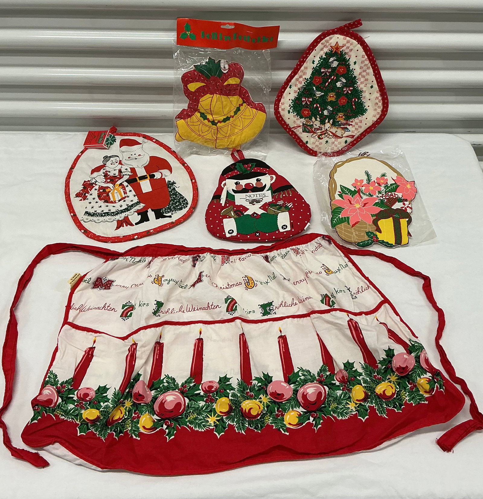 Vintage Christmas Apron & Potholders: Some With Tags
