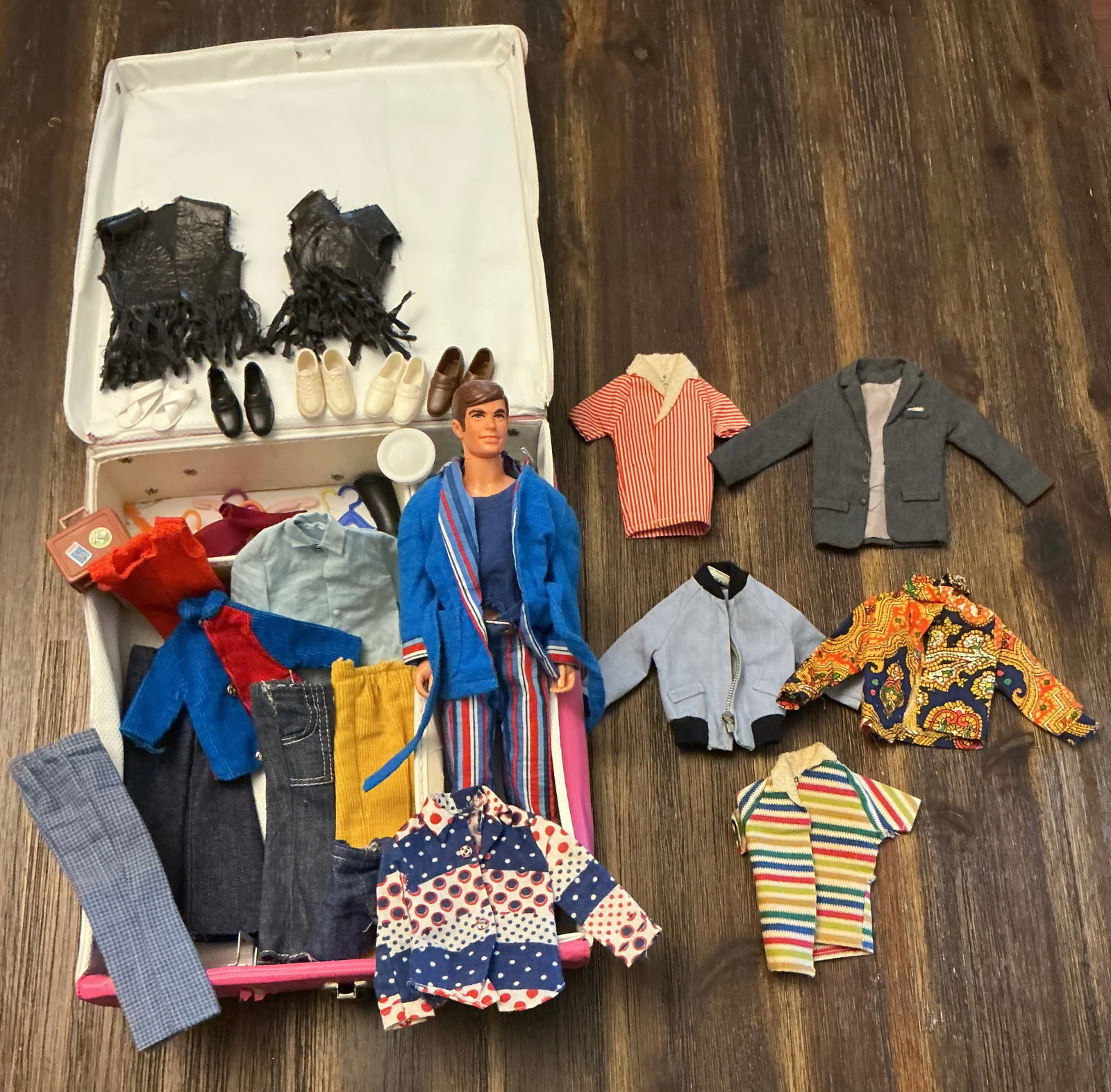 1968 Mattel Ken Doll, Black Label Clothes, Accessories & Case (1 of 9)