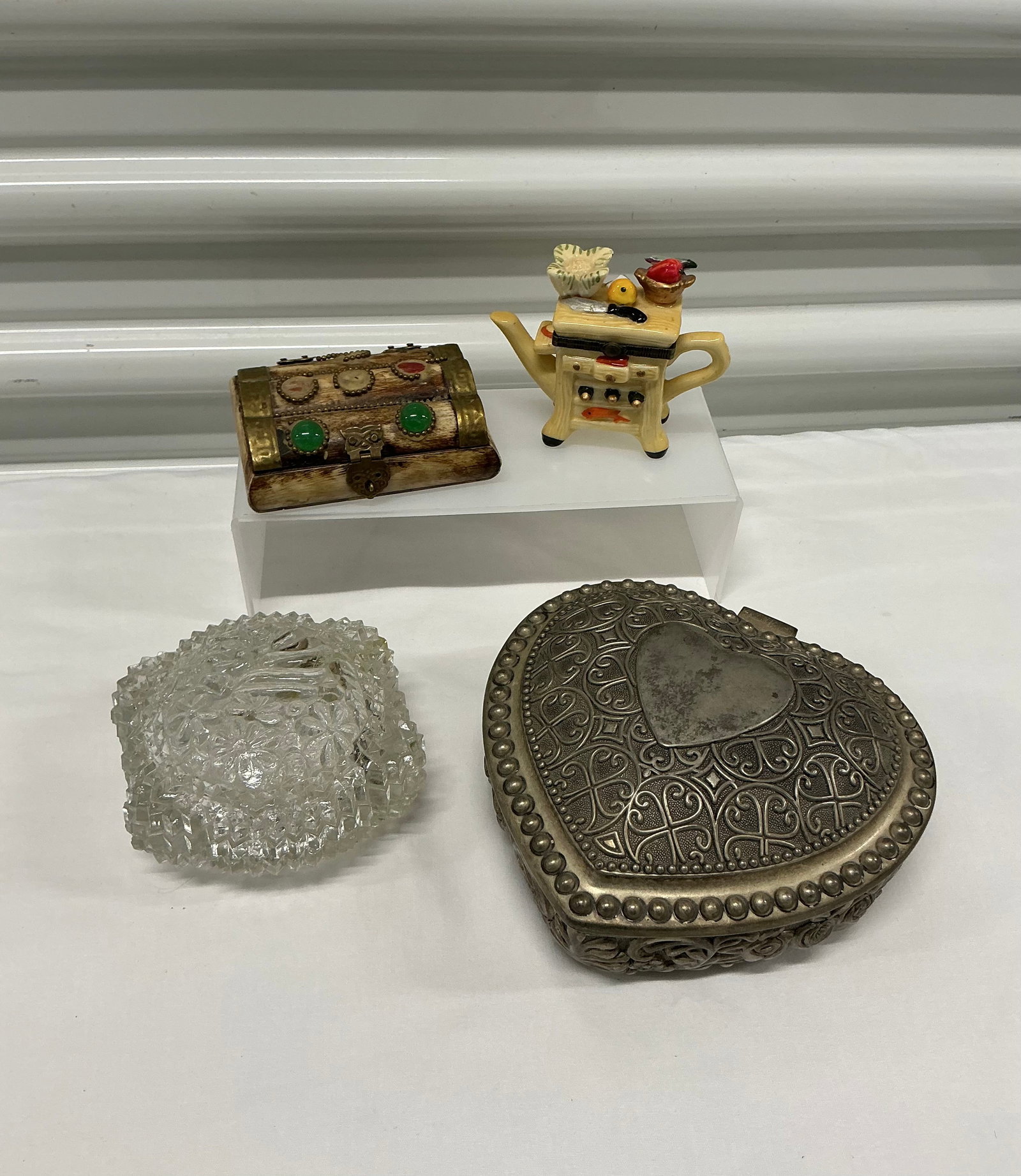 Jewelry & Trinket Boxes: Largest 6.25 inches