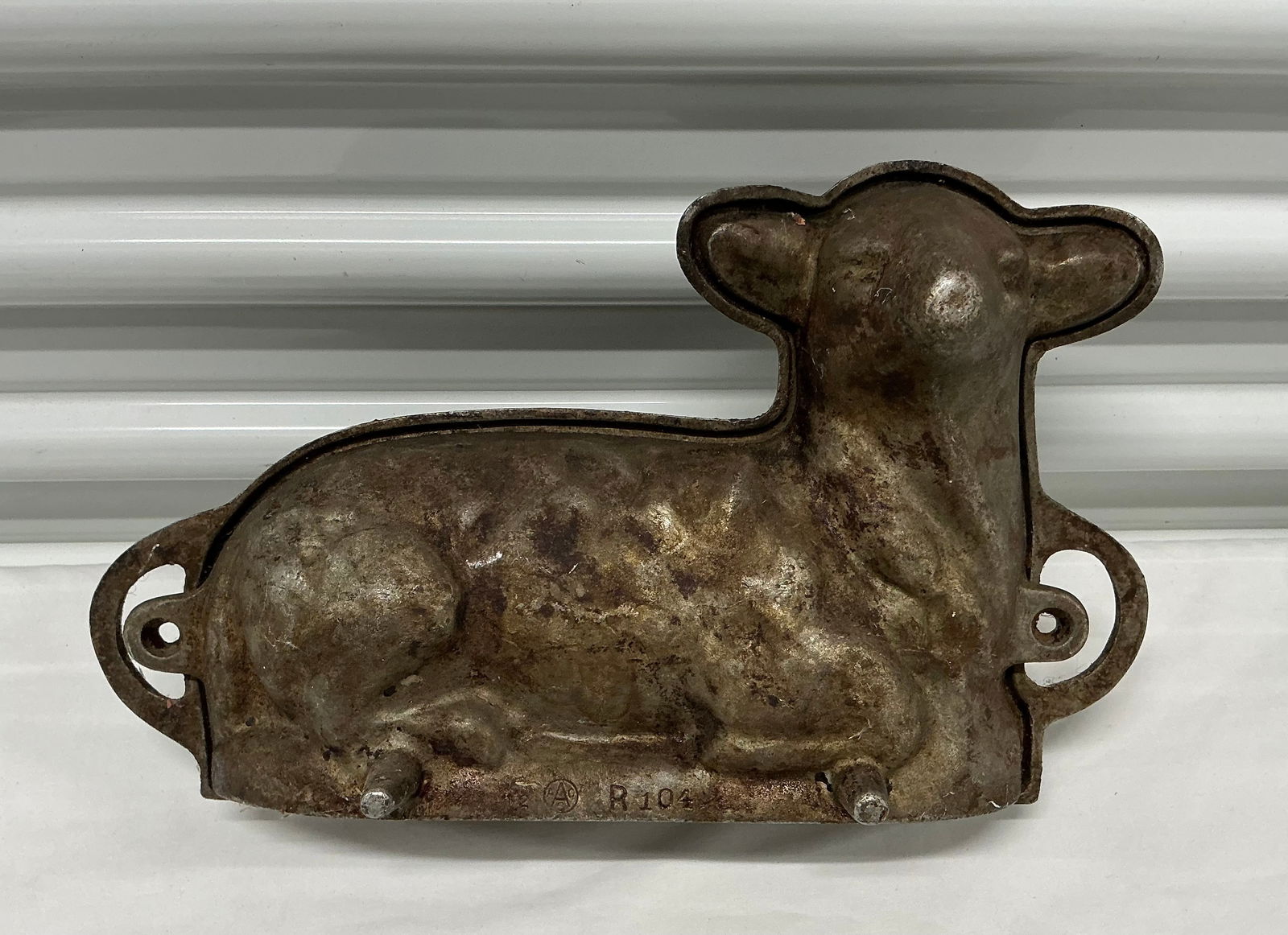 Vintage Cast Metal Lamb Mold (1 of 5)