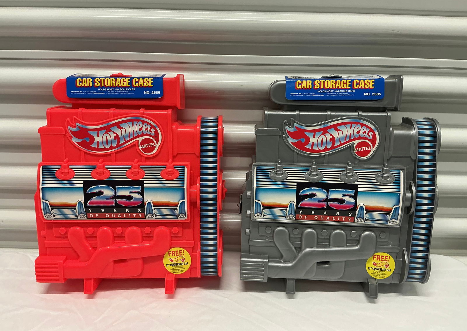 Pair of 1992 Hot Wheels 25th Anniversary Engine Carry Cases (1 of 5)