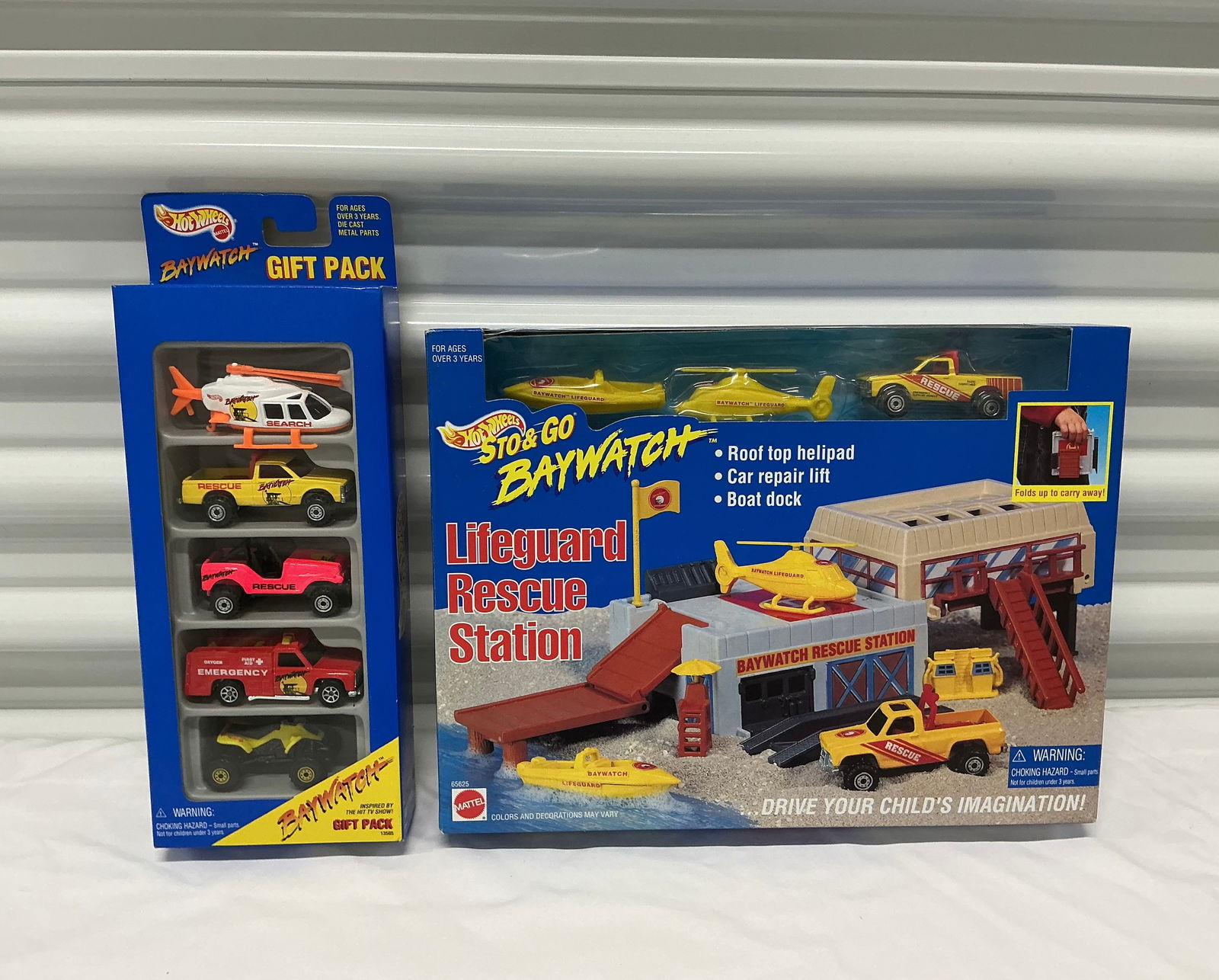 1990s Hot Wheels Bay Watch Lifeguard Rescue Station & Vehicle Gift Pack (1 of 5)