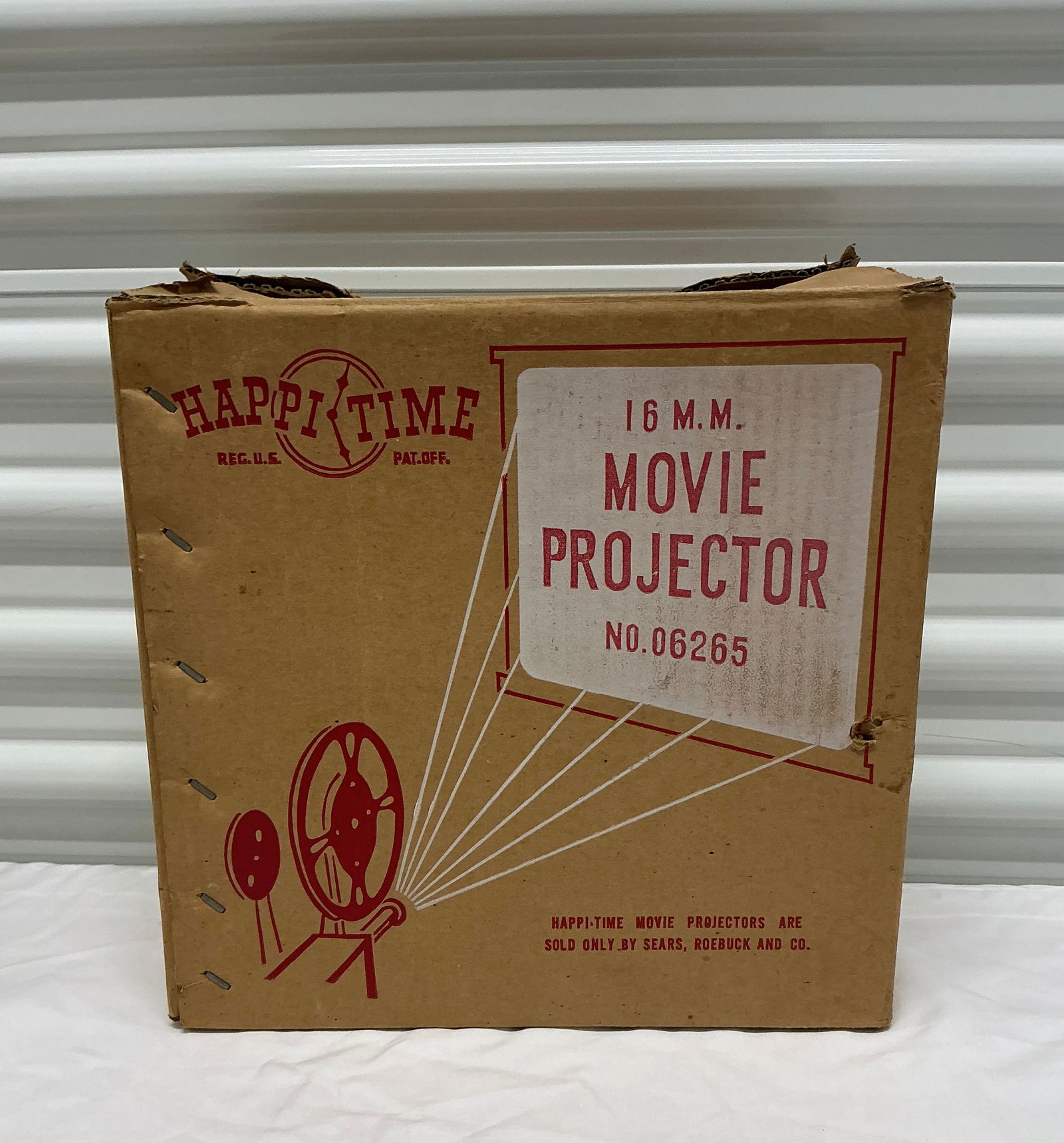 1960s Sears Roebuck Happi Time 16mm Movie Projector With Original Box (1 of 7)