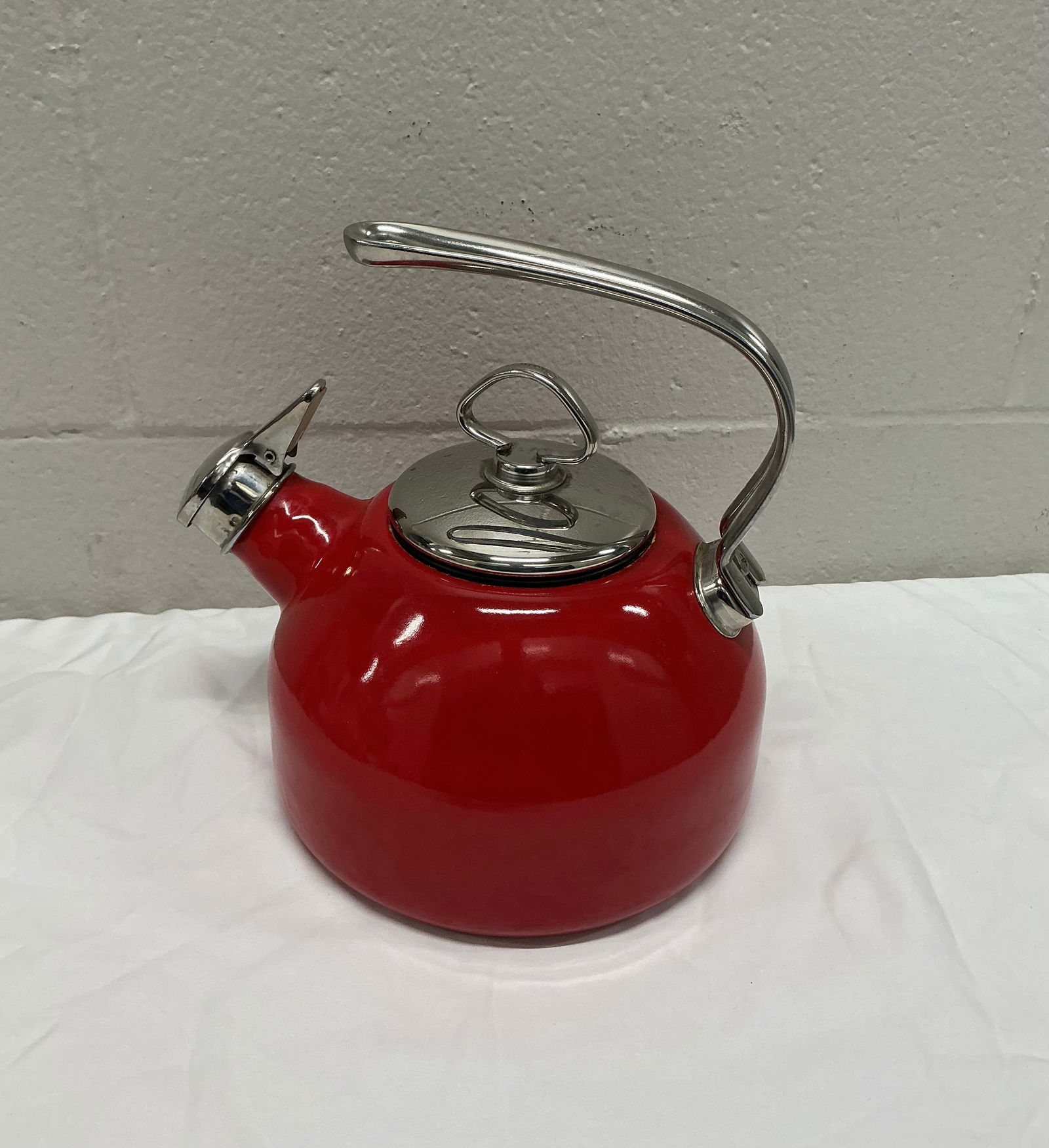 Chantal Enamel On Steel Classic Whistling Tea Kettle: Chantal