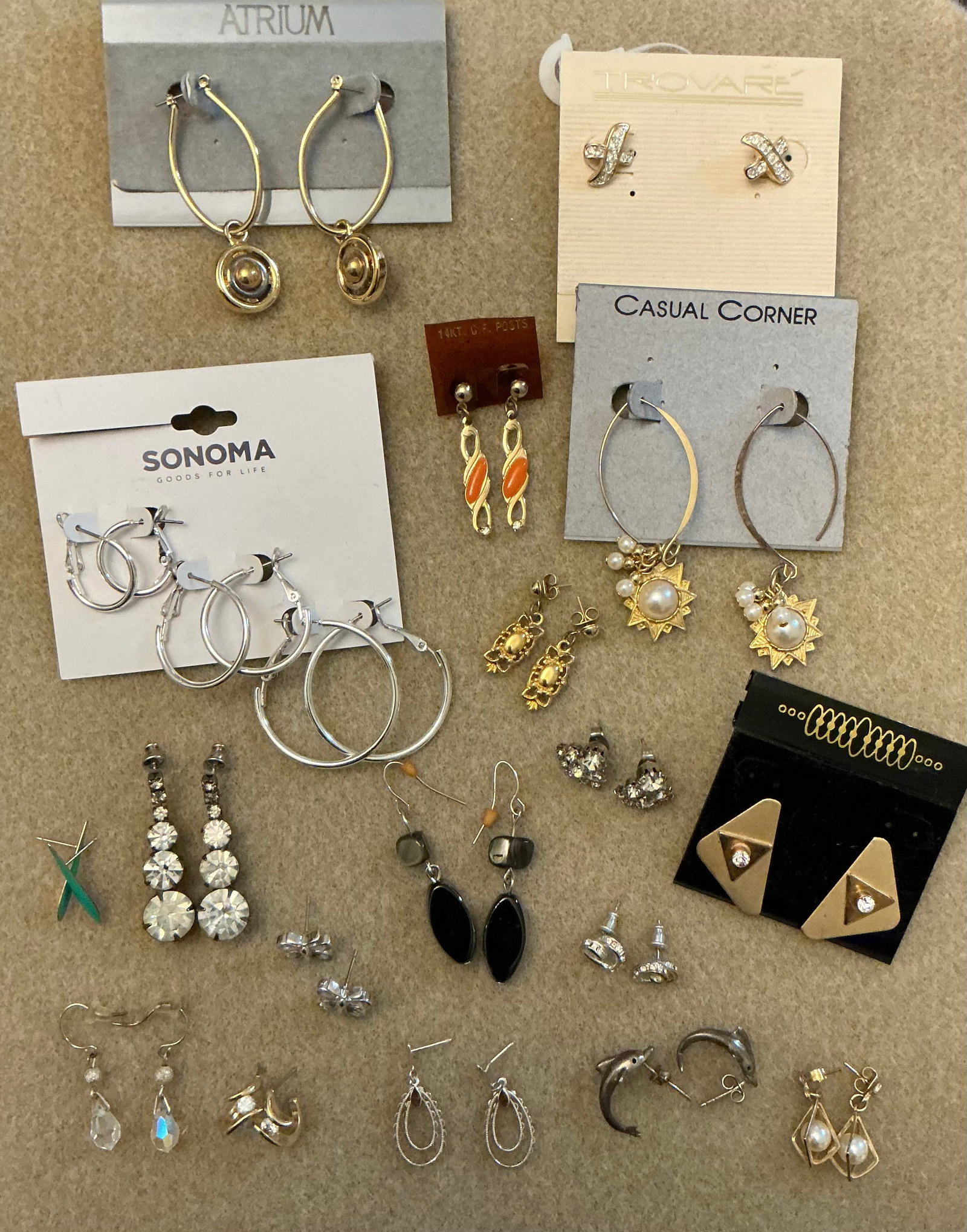 Twenty Pair Of Vintage & Modern Earrings (1 of 4)