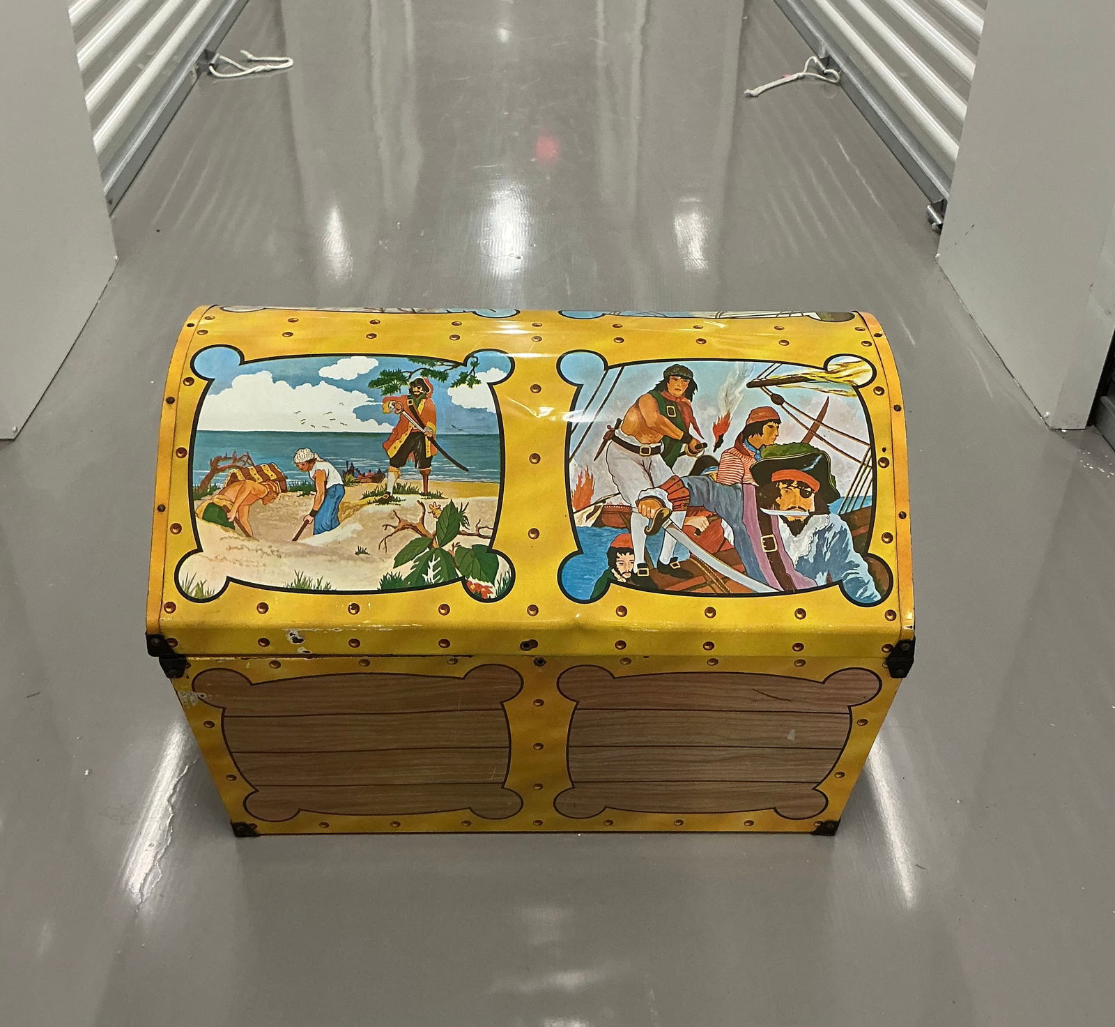 1950s Large Tin Litho Pirate Chest Toy Box (1 of 5)