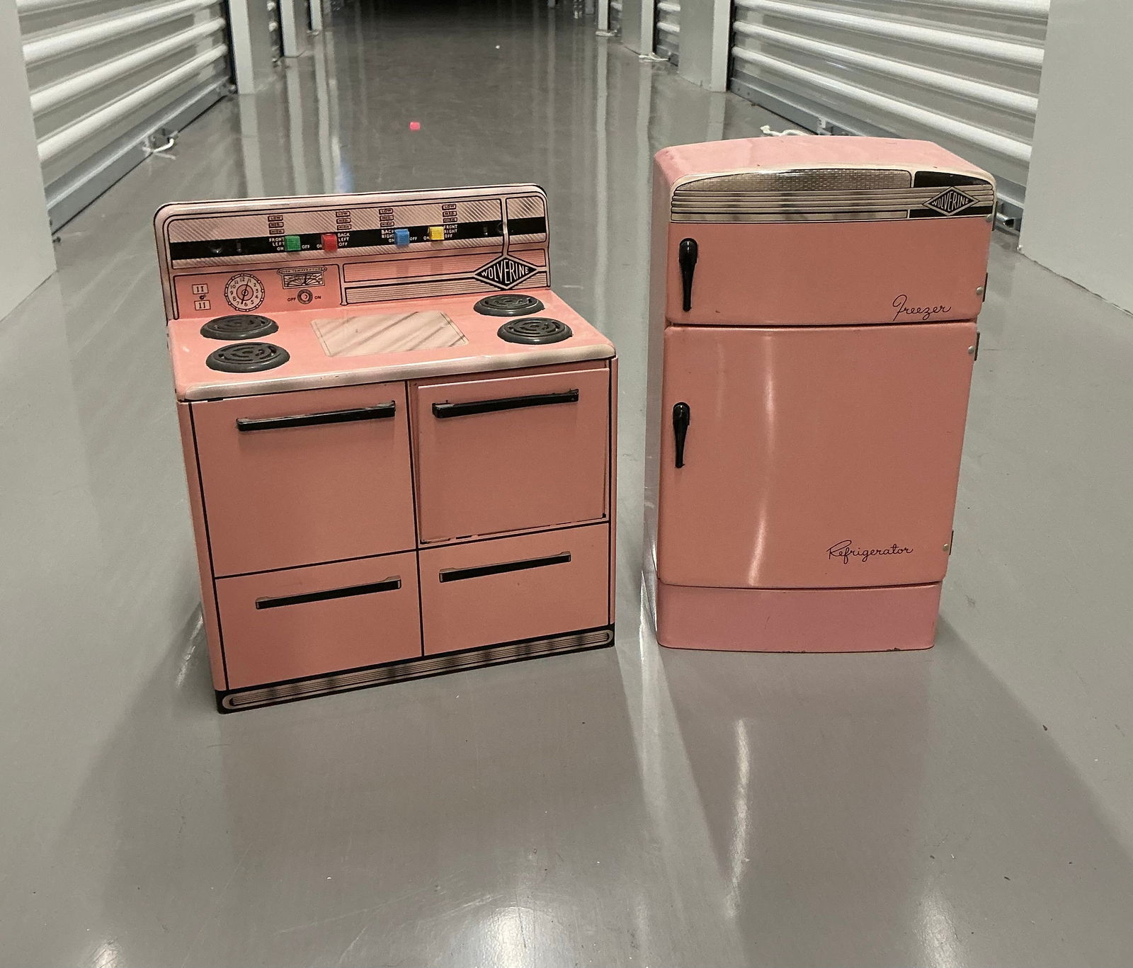 Vintage Wolverine Pink Tin Litho Refrigerator And Stove (1 of 6)