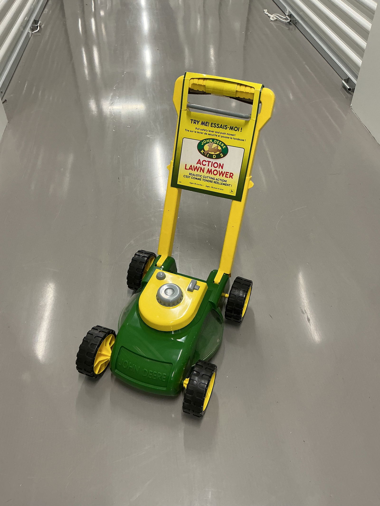 1990s Ertl John Deere Kids Action Lawn Mower (1 of 6)