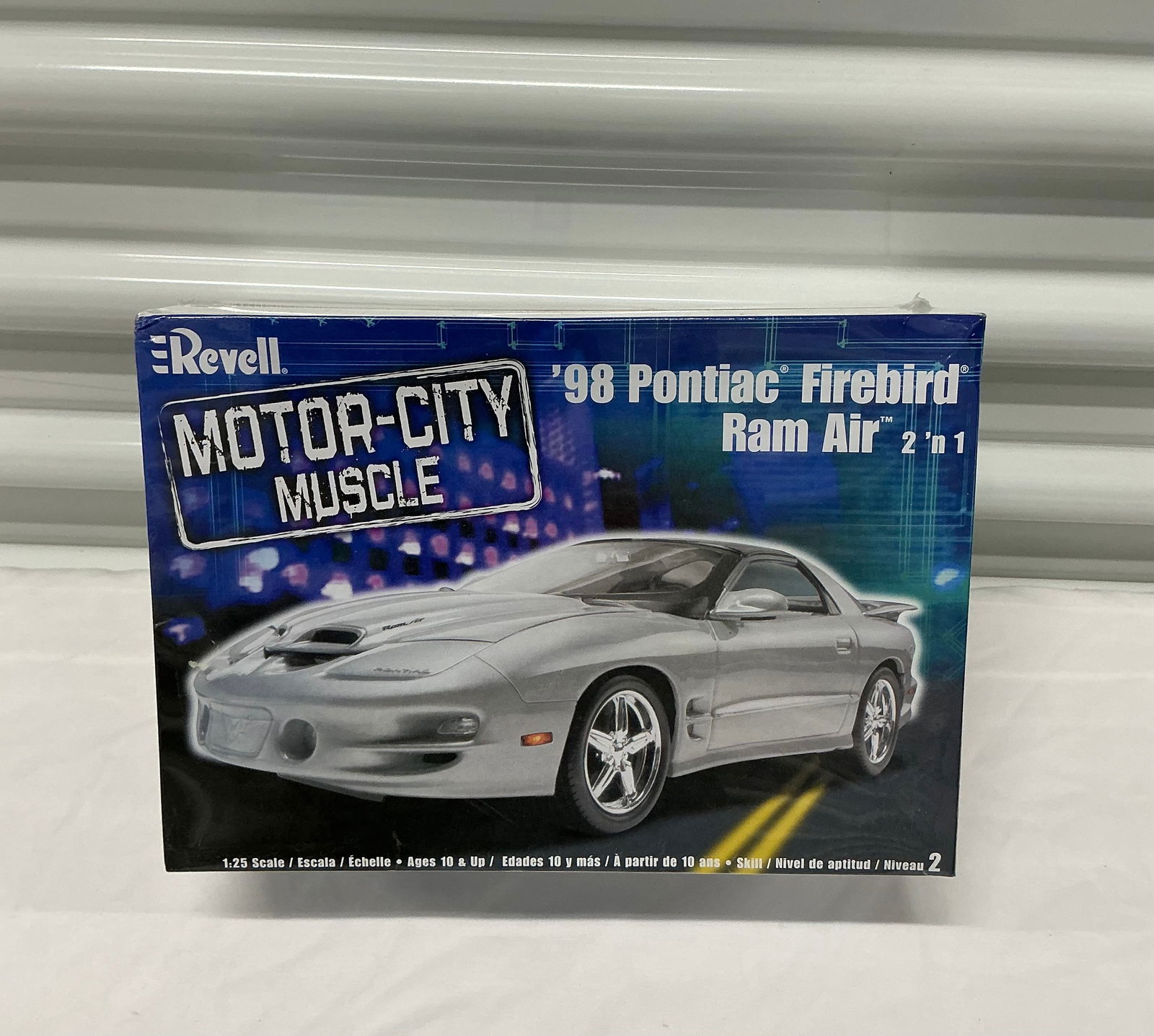 SEALED Revell Motor City Muscle 98 Pontiac Firebird Ram Air Model Kit: 1:25 Scale