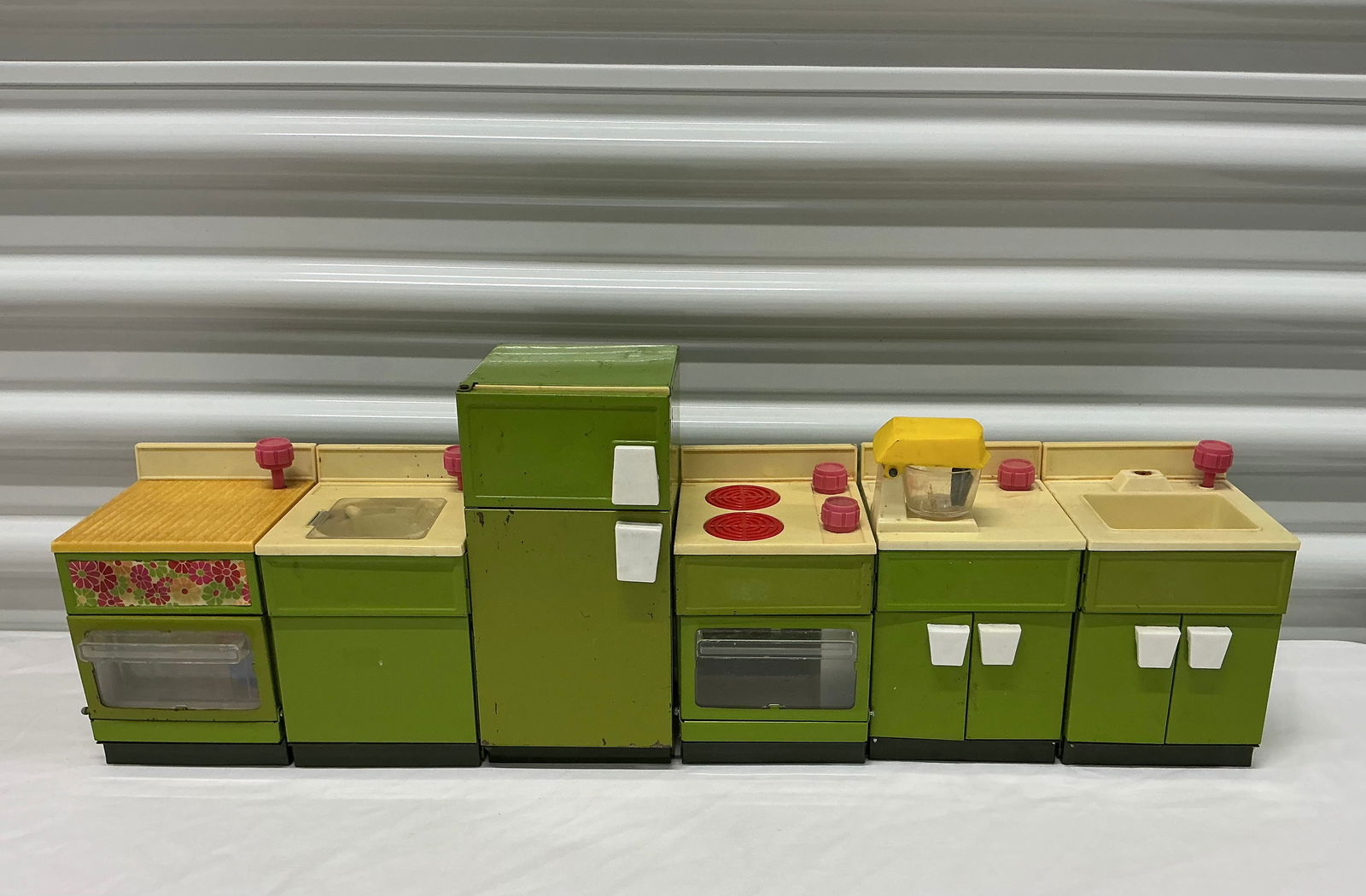 1950s/60s Buddy L Turtledove Metal Kitchen Set: With Pieces Shown