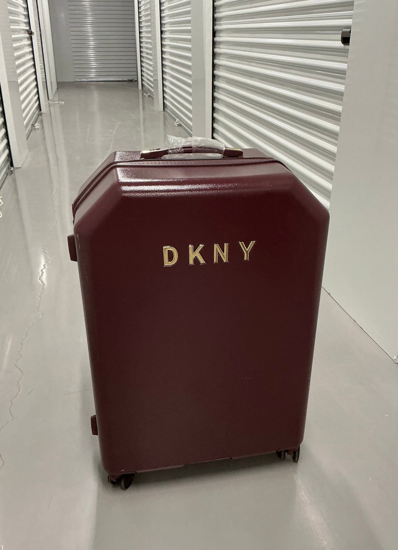 Like New DKNY Suitcase: 30x20x12