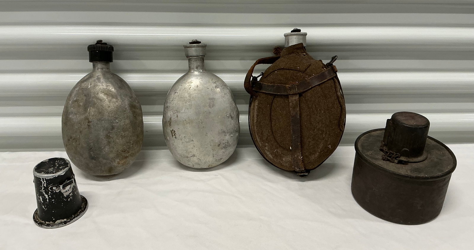 WWII German Canteen & Smudge Pot (1 of 7)