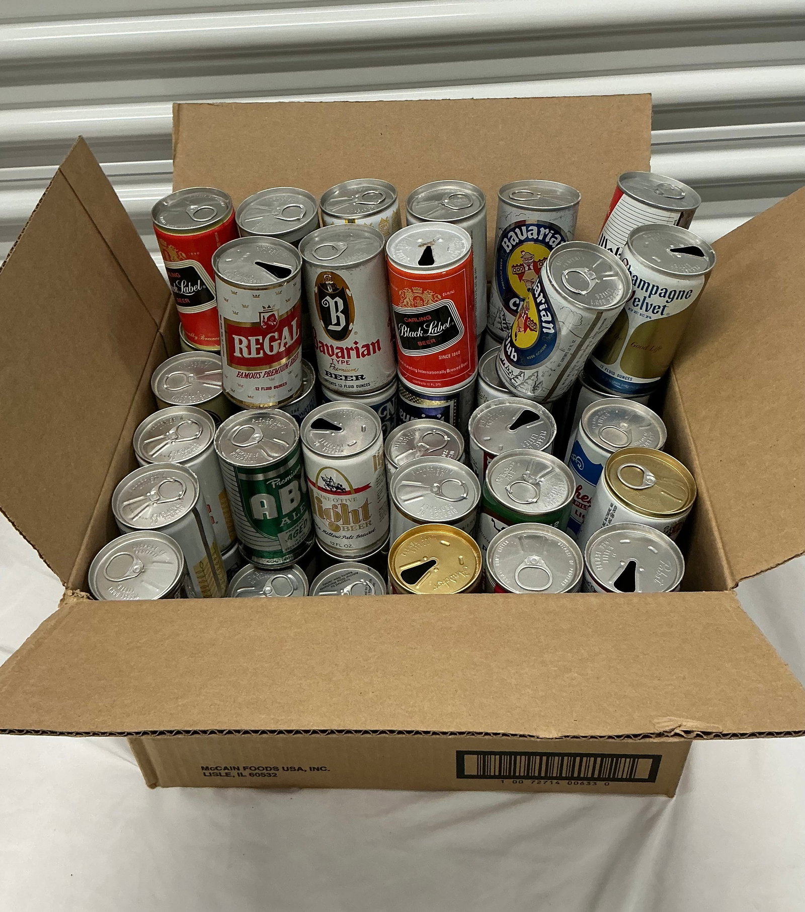 Large Box Full Of Vintage Beer Cans (1 of 4)