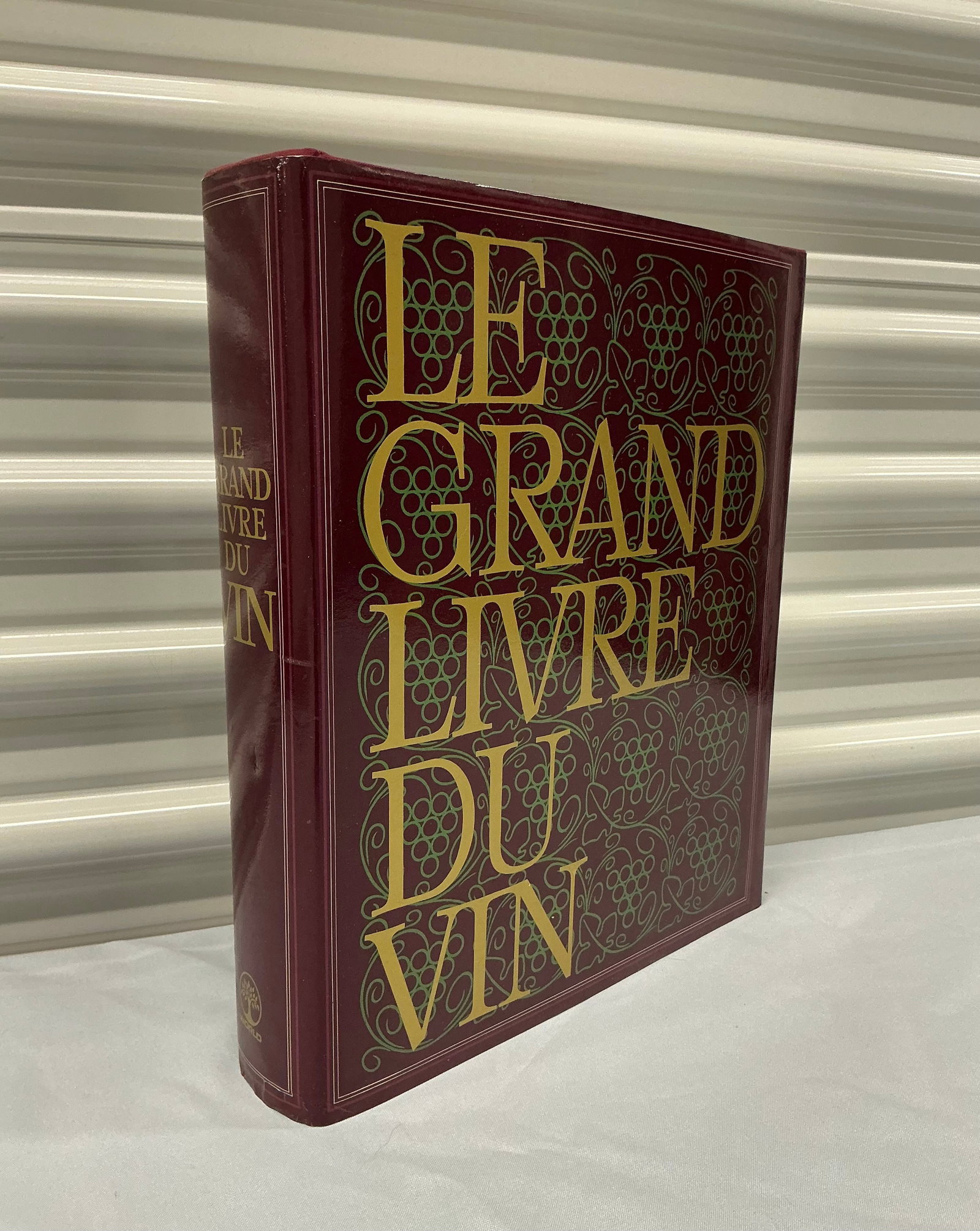 1970 Le Grand Livre Du Vin Hard Cover With Dust Jacket: The Great Book Of Wine Printed In Switzerland