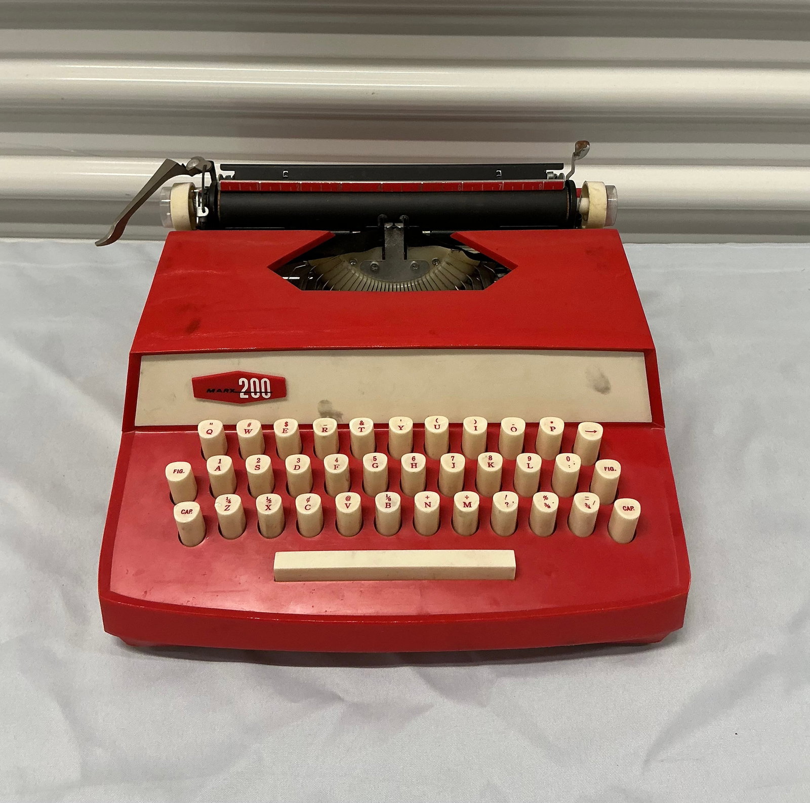 Vintage Mark 200 Typewriter (1 of 4)