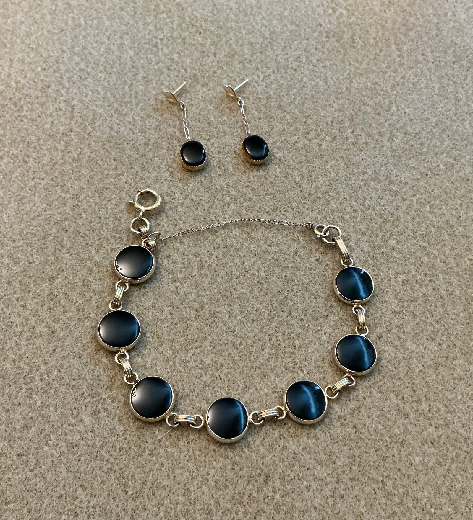12K Gold Filled Bracelet & Unmarked Earrings: 7-8.5 in with extender