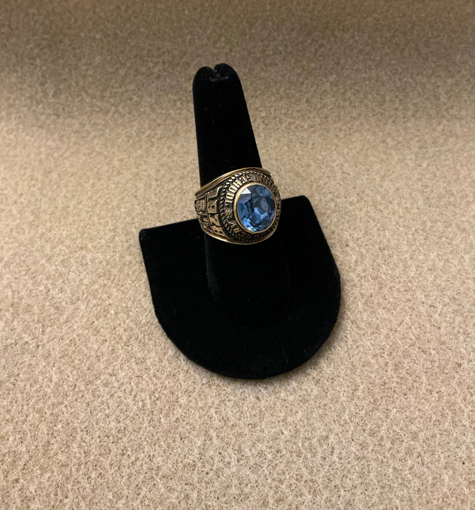10K Gold Class Ring: Size 8.5 Marked 10K