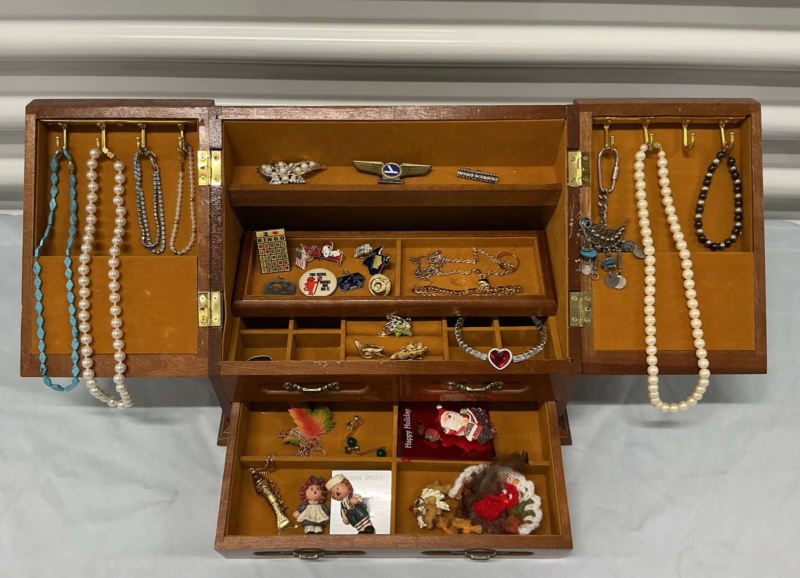 Jewelry Box Full Of Jewelry (1 of 7)